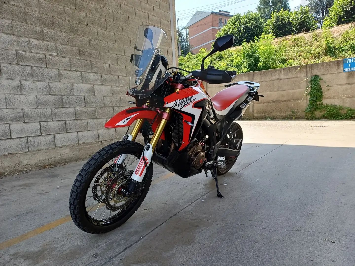 Honda CRF 1000 L Africa Twin Rally 001/100 Rosso - 2