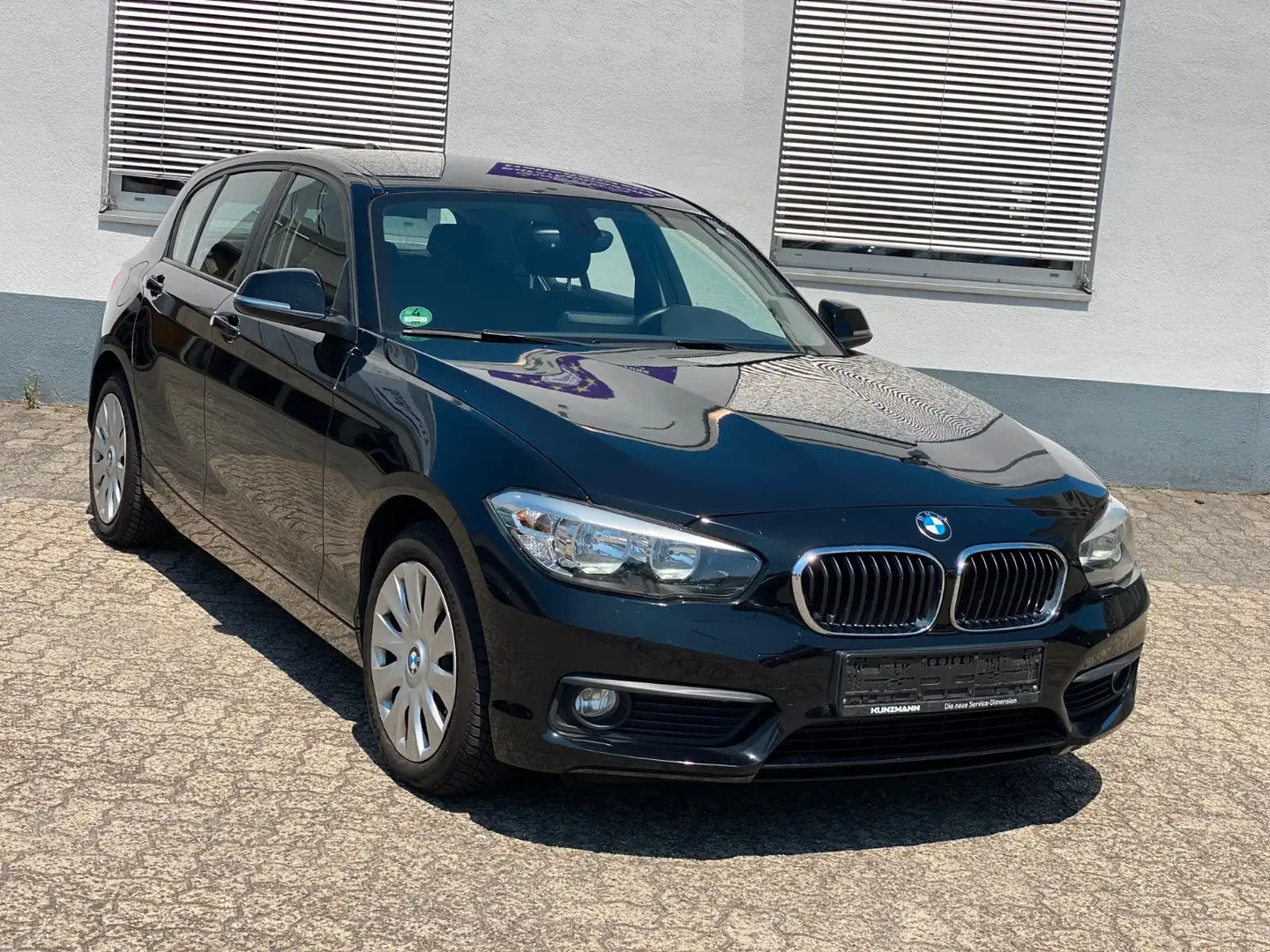 BMW 116 d Automatik *Navi/Sitzheizung/Bluetooth/PDC* Noir - 1