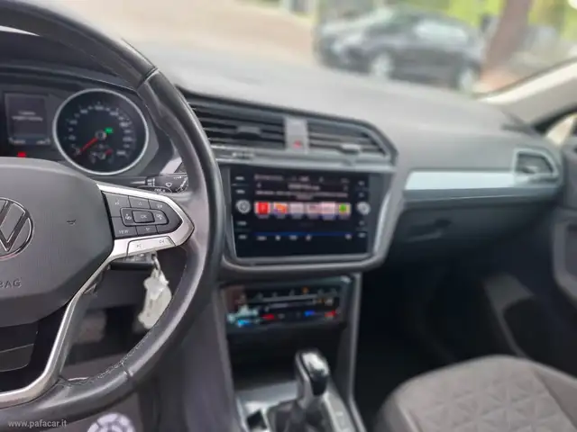 Volkswagen Tiguan view 11