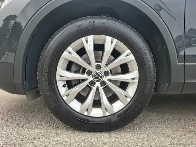 Volkswagen Tiguan view 5