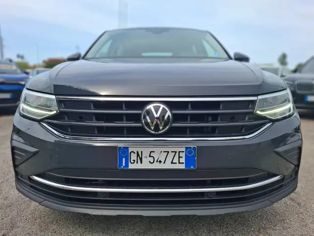 Volkswagen Tiguan view 14