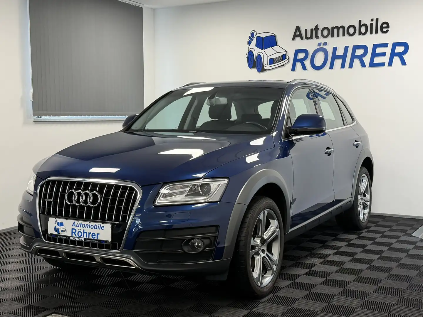 Audi Q5 2.0 TDI quattro   Off-Road Audi Exclusive Blau - 1