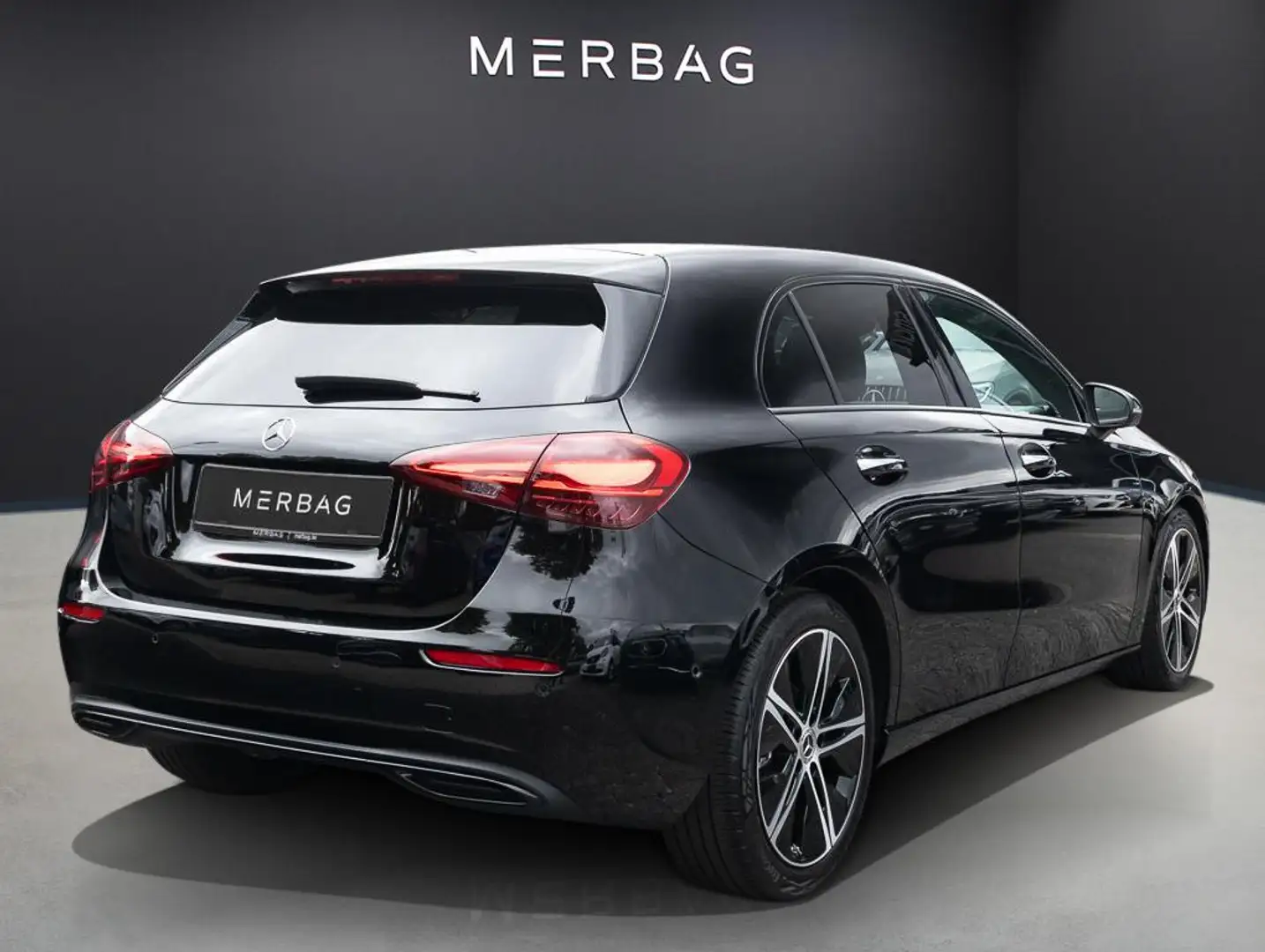 Mercedes-Benz A 180 Kompaktlimousine W-Paket ParkAss. LED LM Schwarz - 2