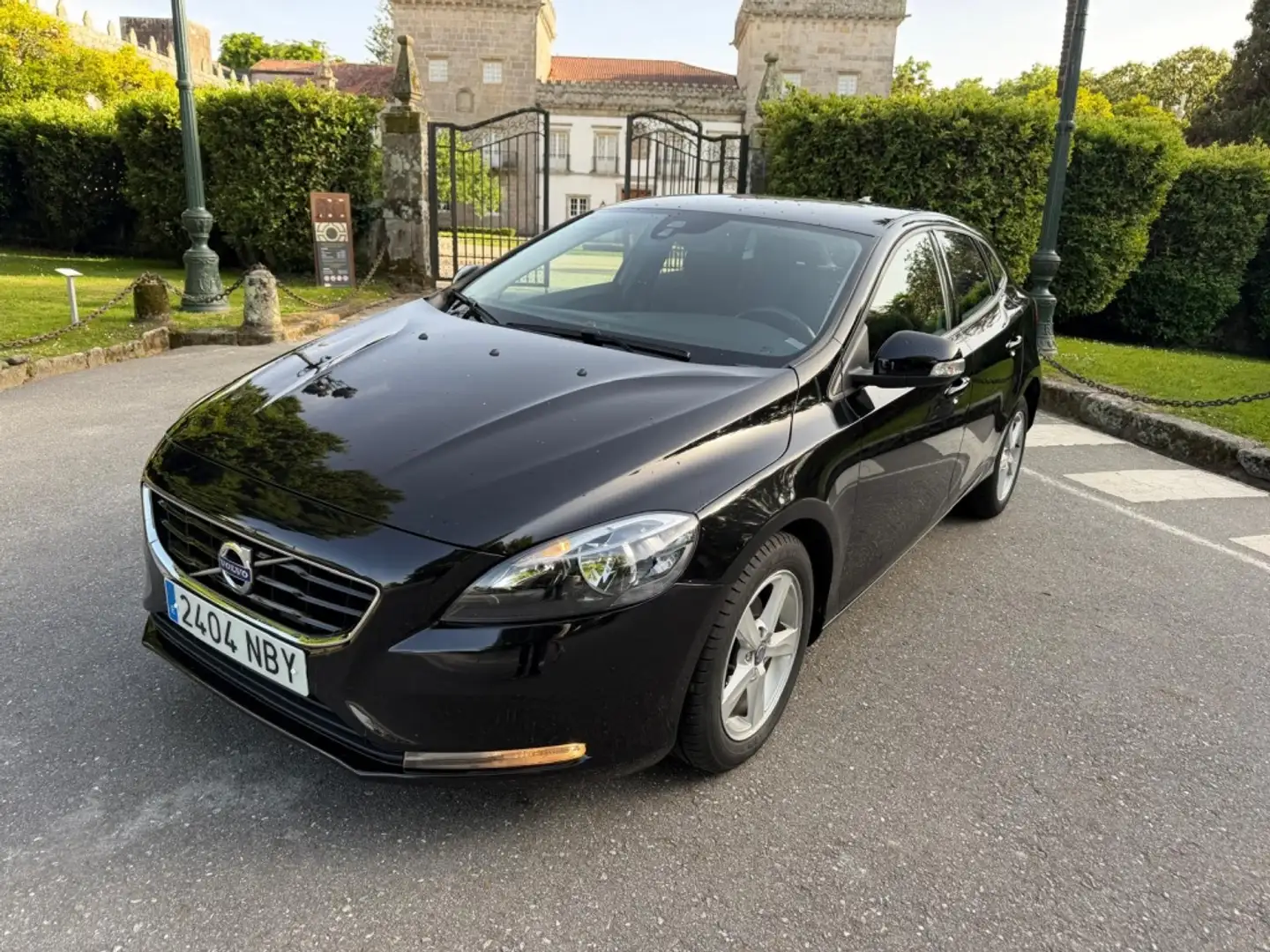 Volvo V40 D2 Inscription 120 Negro - 1