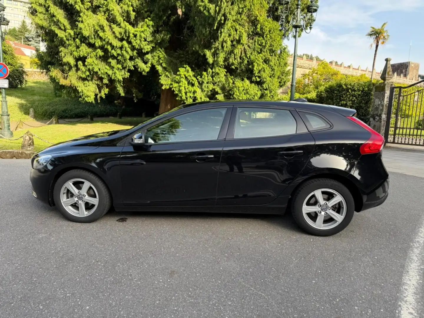 Volvo V40 D2 Inscription 120 Negro - 2