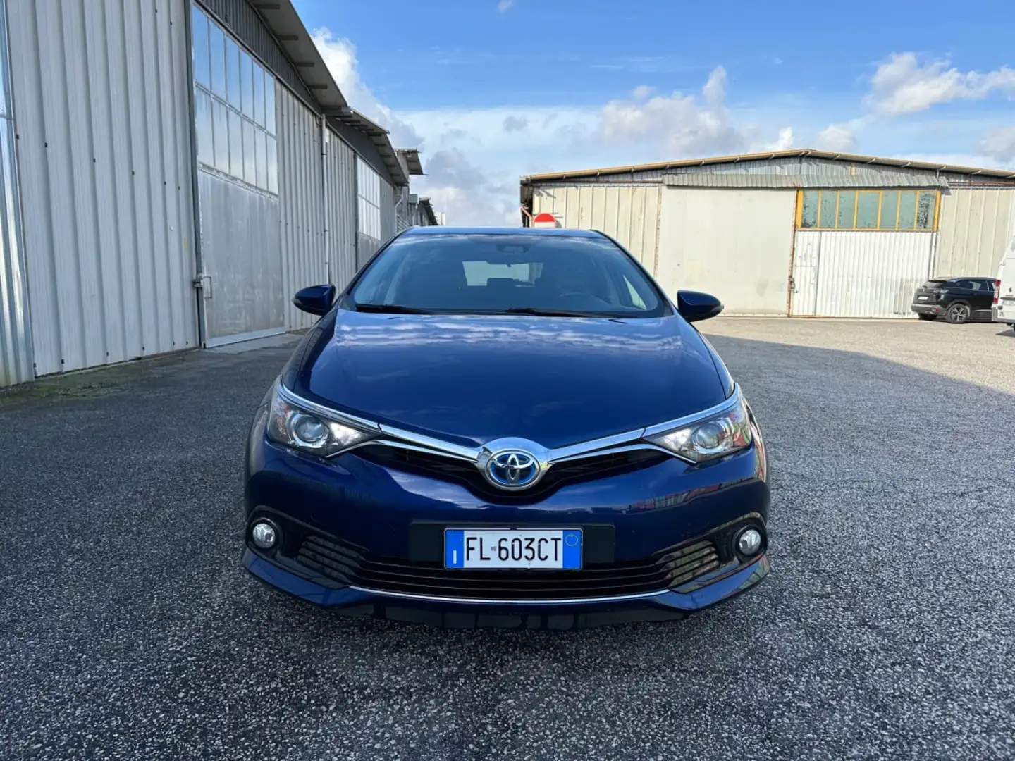 Toyota Auris Touring Sports 1.8 Hybrid Active Blu/Azzurro - 2