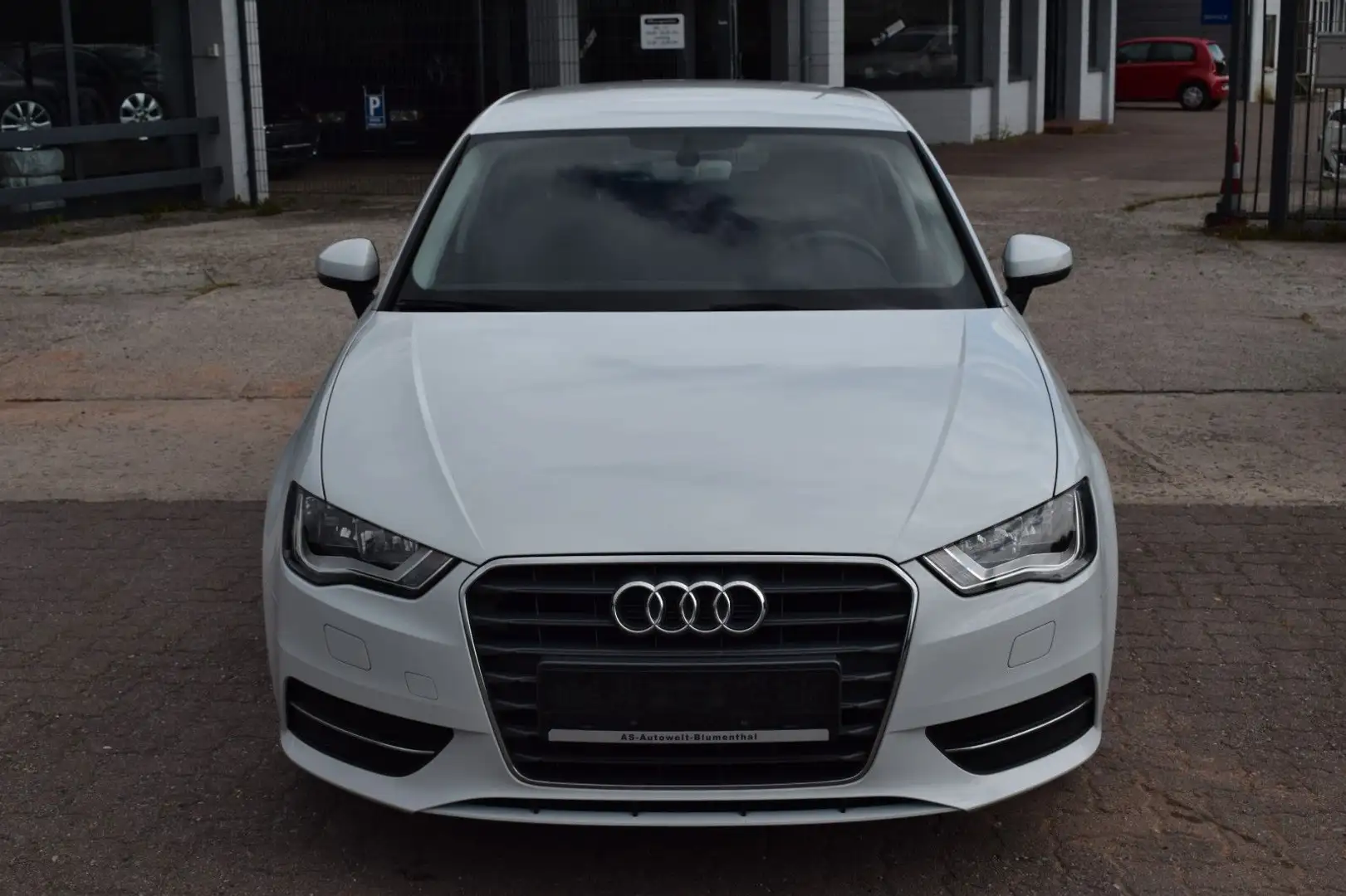 Audi A3 Sportback attraction Weiß - 2