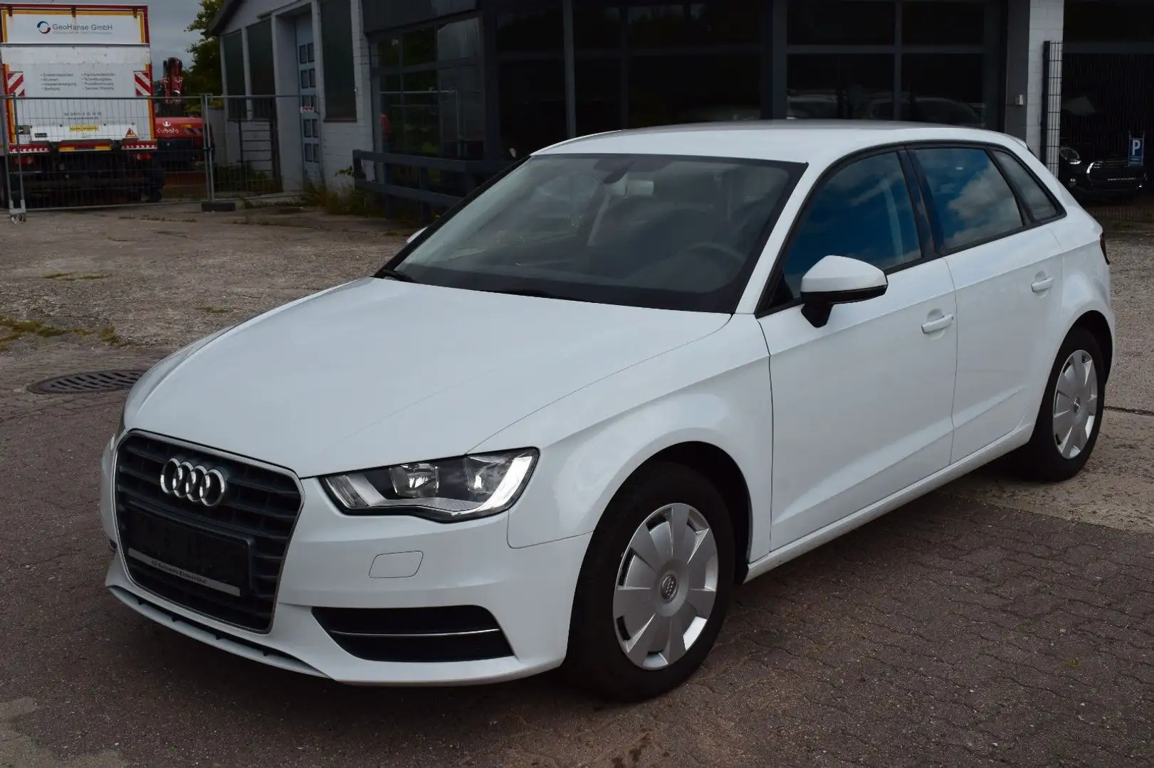 Audi A3 Sportback attraction Weiß - 1