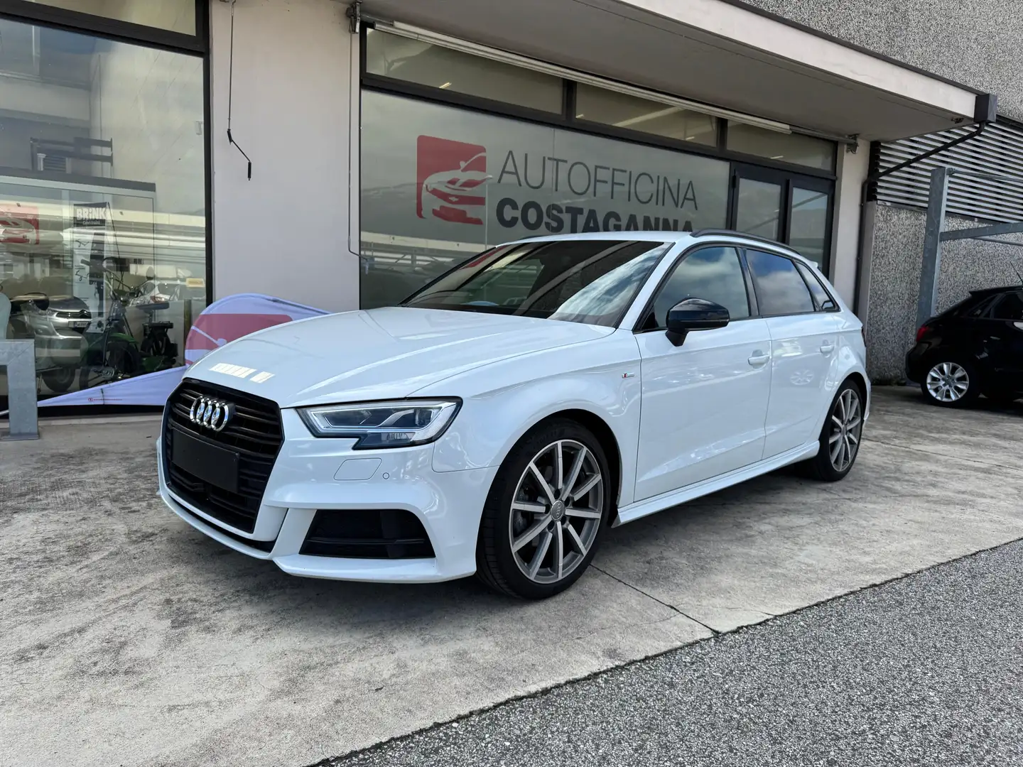 Audi A3 Sportback 35 1.5 tfsi S-LINE 150cv Wit - 1