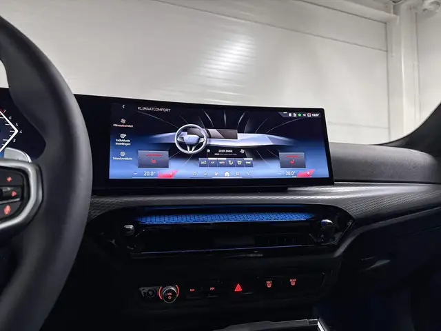 BMW 3 Series view 14