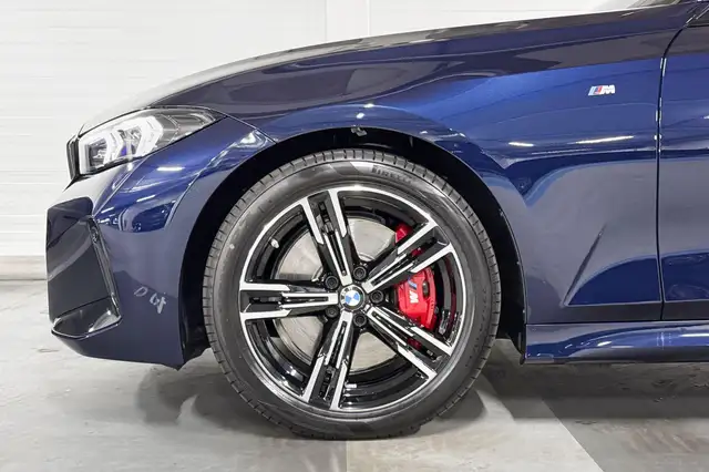 BMW 3 Series view 4
