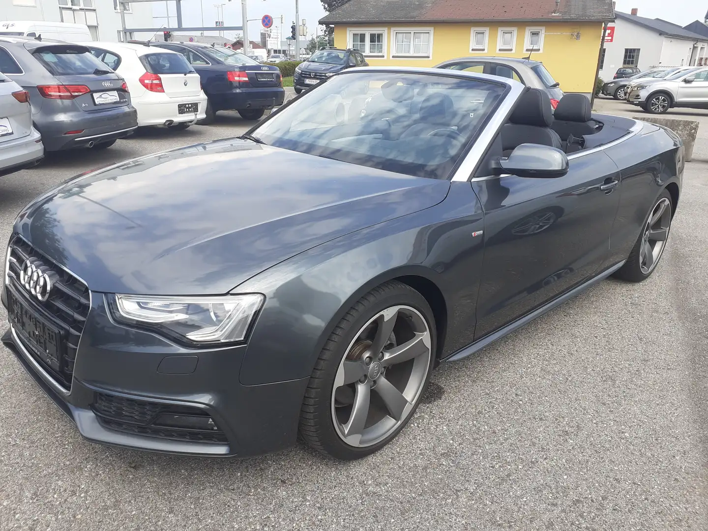 Audi A5 1.8 TFSI (125kW) S-Line Cabrio mit Schaltgetrie Grau - 1