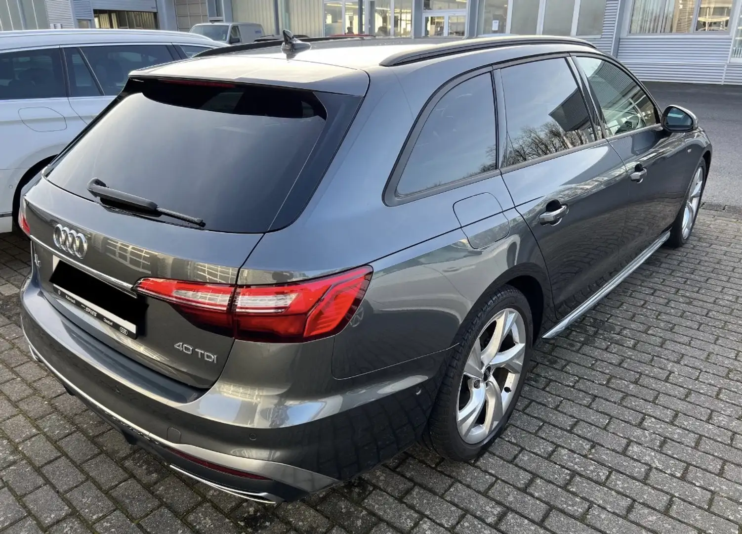 Audi A4 Avant 40 TDI S-line S-tronic - 2
