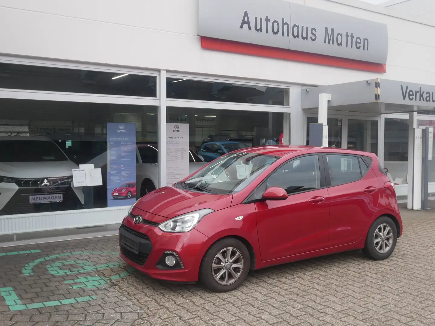 Hyundai i10 Trend Rouge - 1