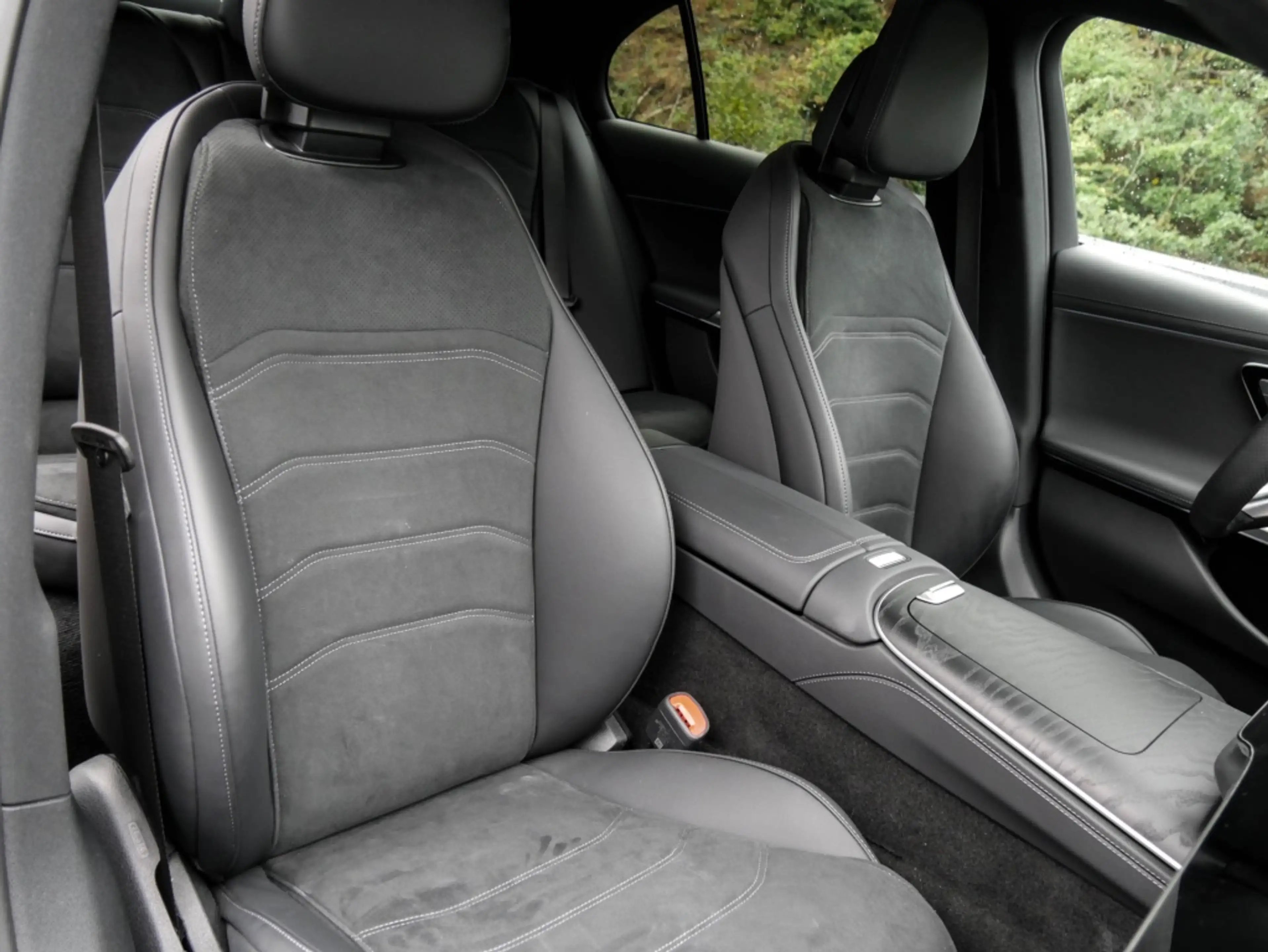 Mercedes-Benz E 220 d 4M AMG-Sport/Pano/Super/360/Burm/DIGITAL — photo 7