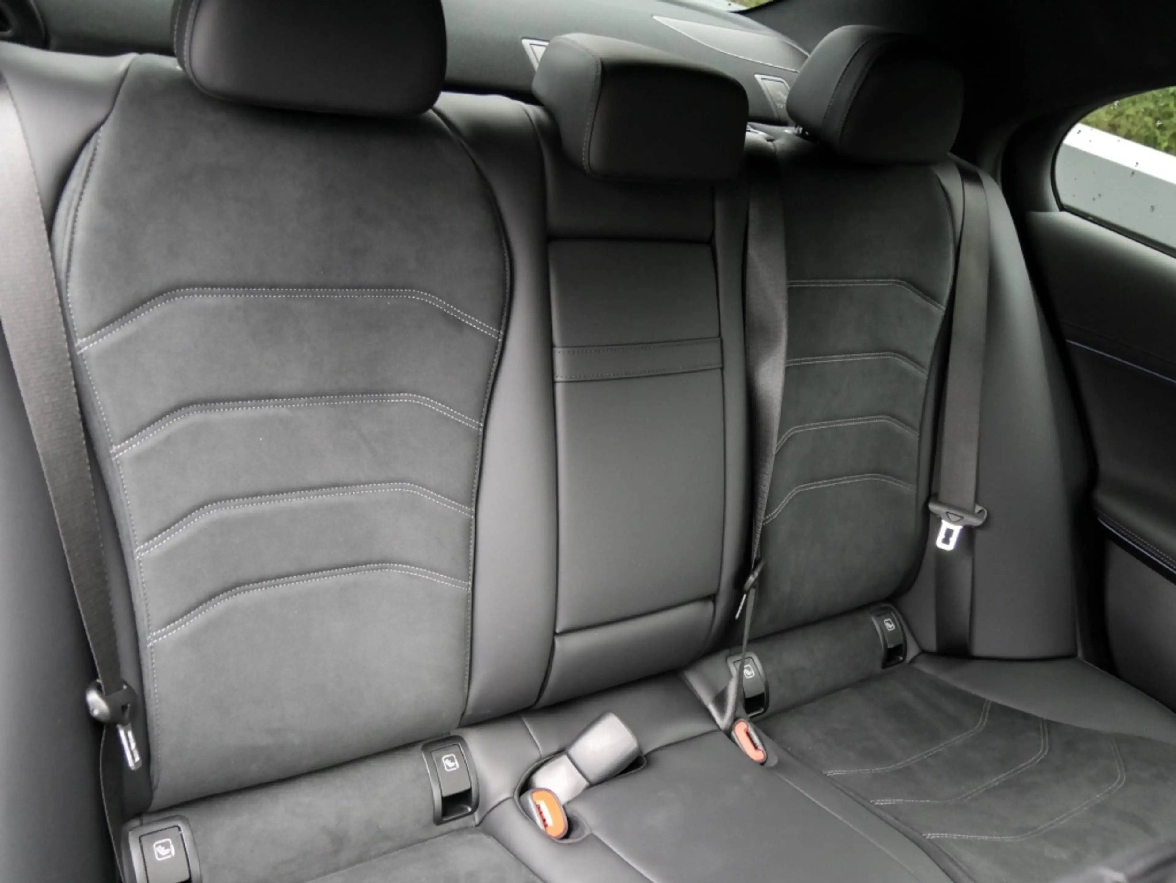 Mercedes-Benz E 220 d 4M AMG-Sport/Pano/Super/360/Burm/DIGITAL — photo 5