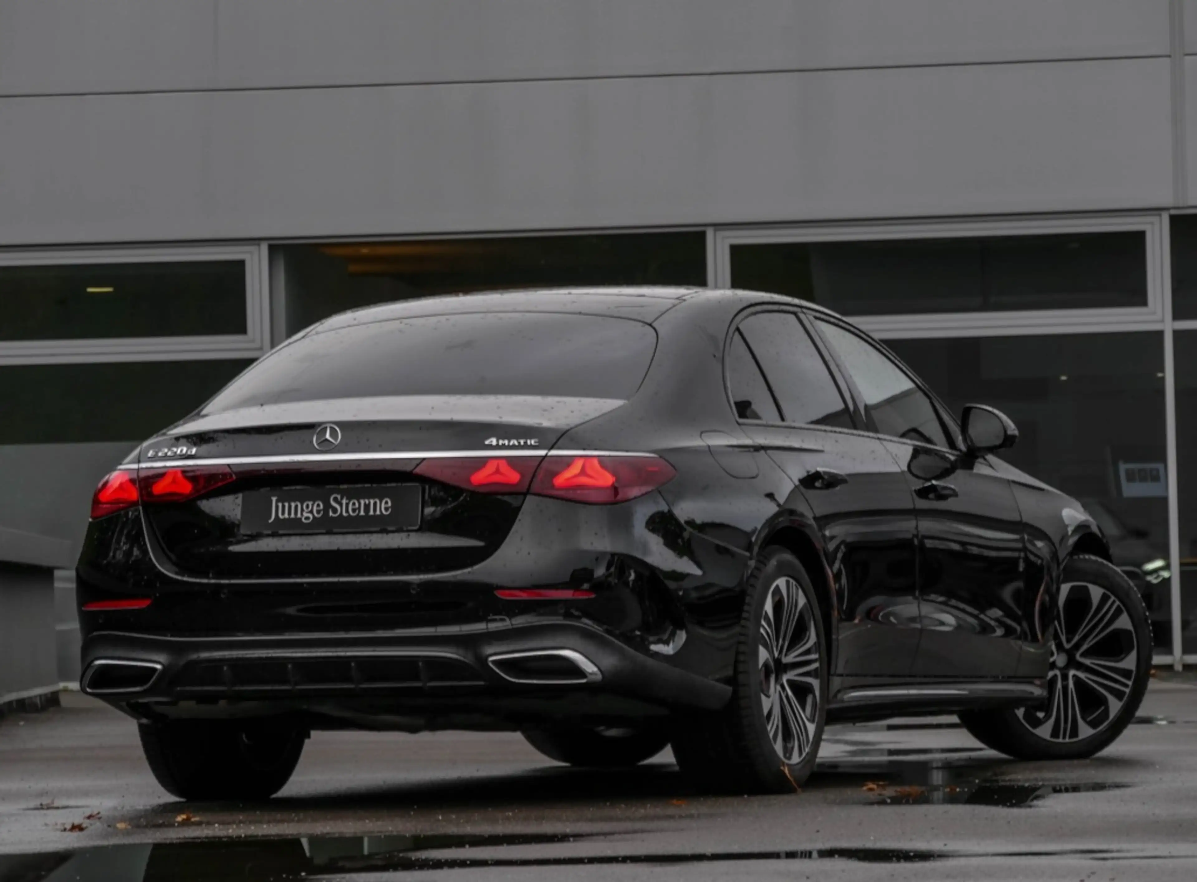 Mercedes-Benz E 220 d 4M AMG-Sport/Pano/Super/360/Burm/DIGITAL — photo 3