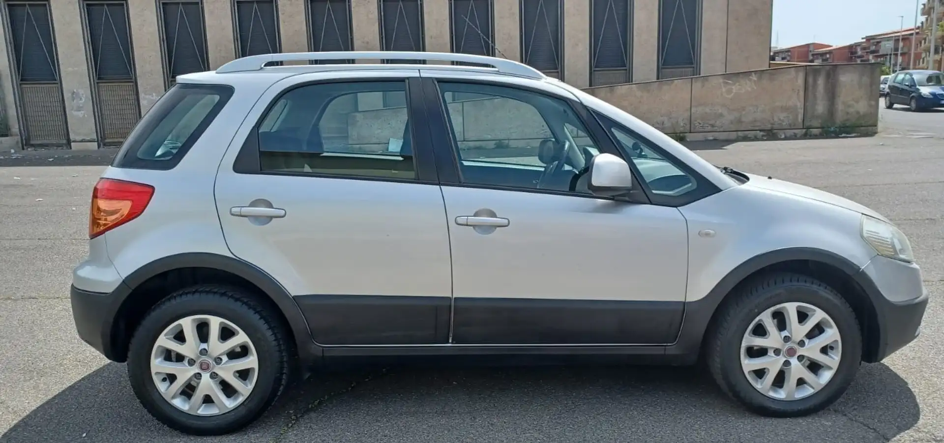 Fiat Sedici 2.0 MJT 16V DPF 4x4 Emotion Gris - 2