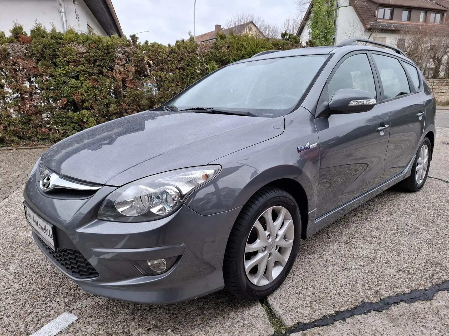 Hyundai i30 i30cw 1.4 blue Classic Grau - 1