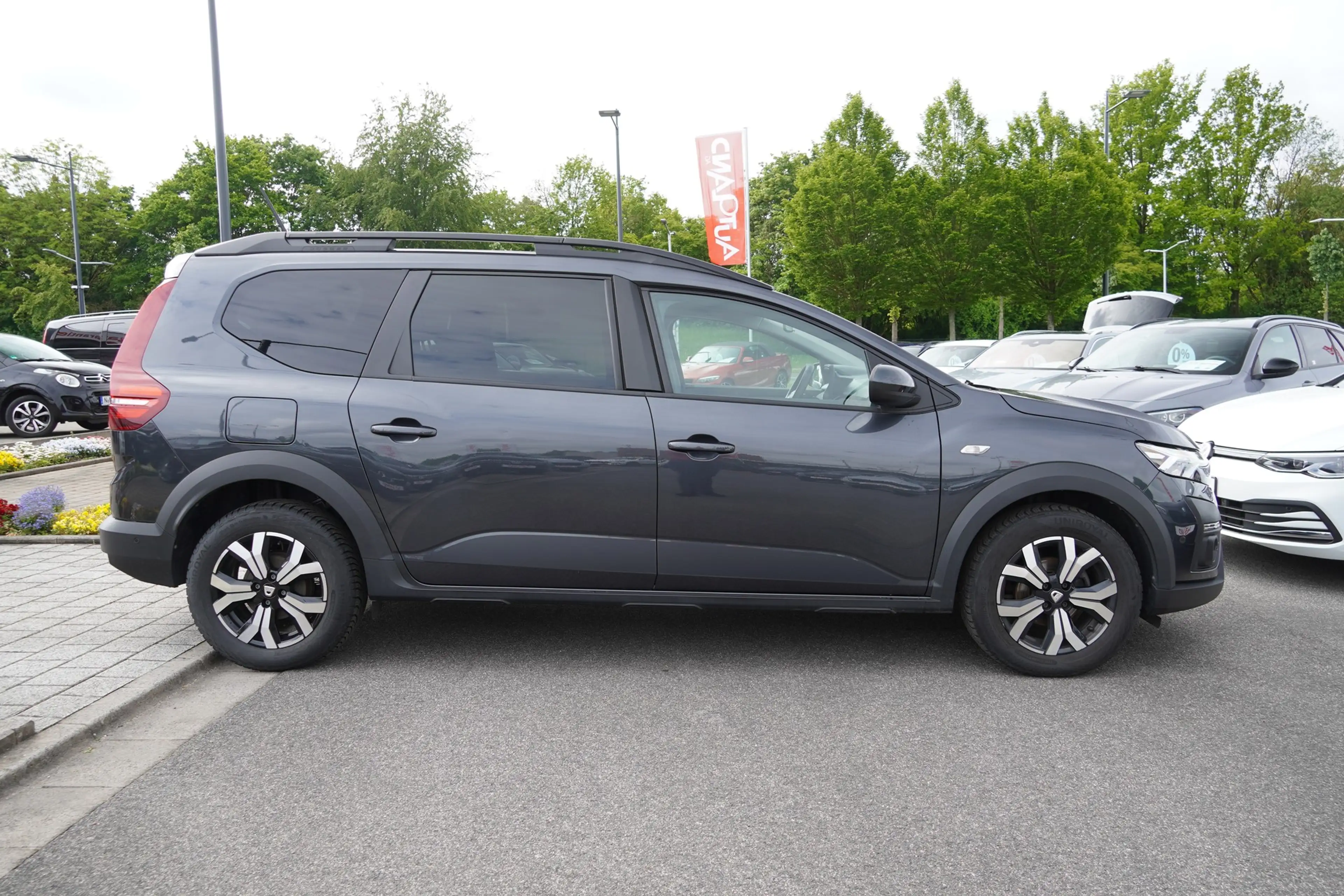 Dacia Jogger 1.0 TCE Comfort Navi Tempomat Sitzheizung — photo 5