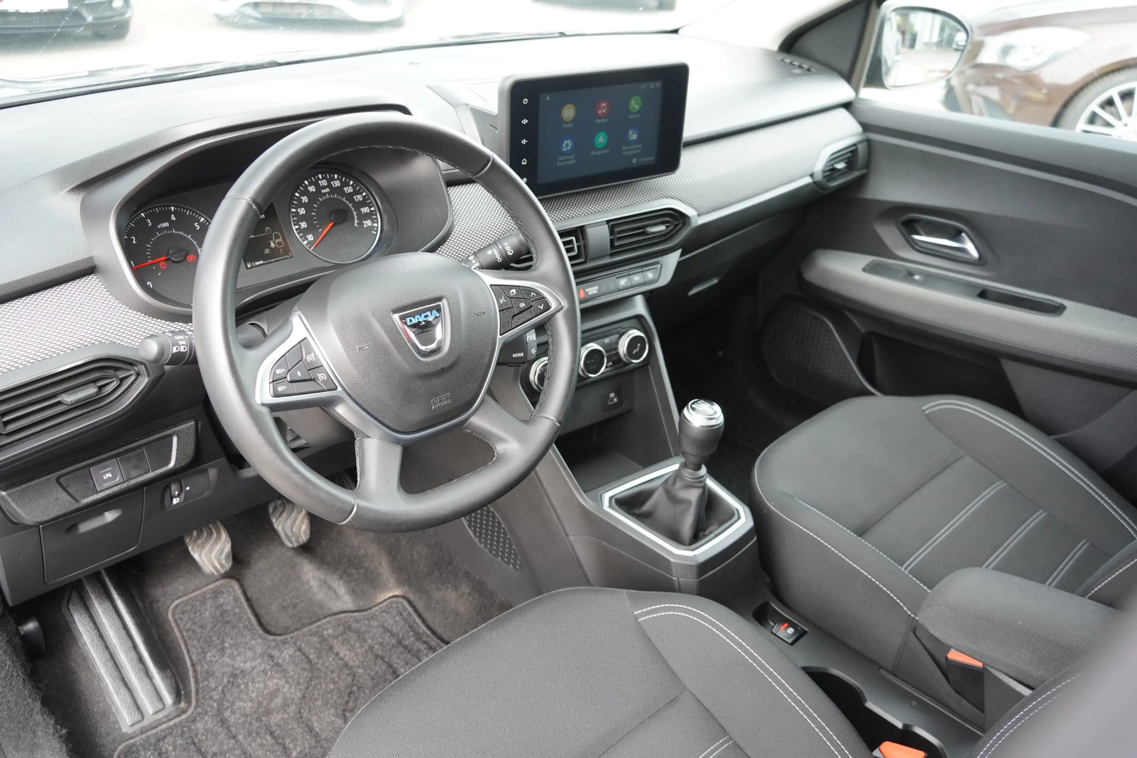 Dacia Jogger 1.0 TCE Comfort Navi Tempomat Sitzheizung — photo 10