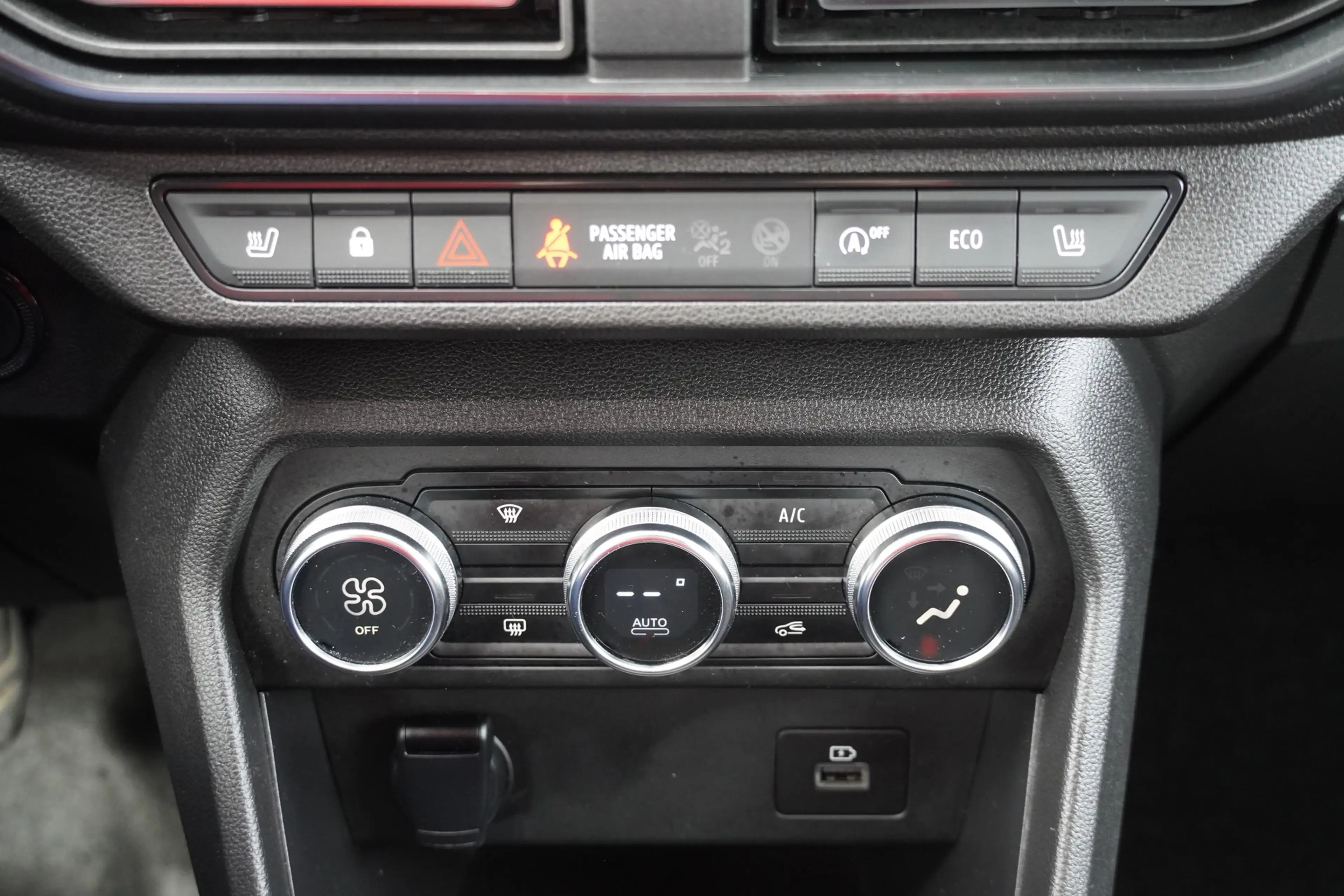 Dacia Jogger 1.0 TCE Comfort Navi Tempomat Sitzheizung — photo 15