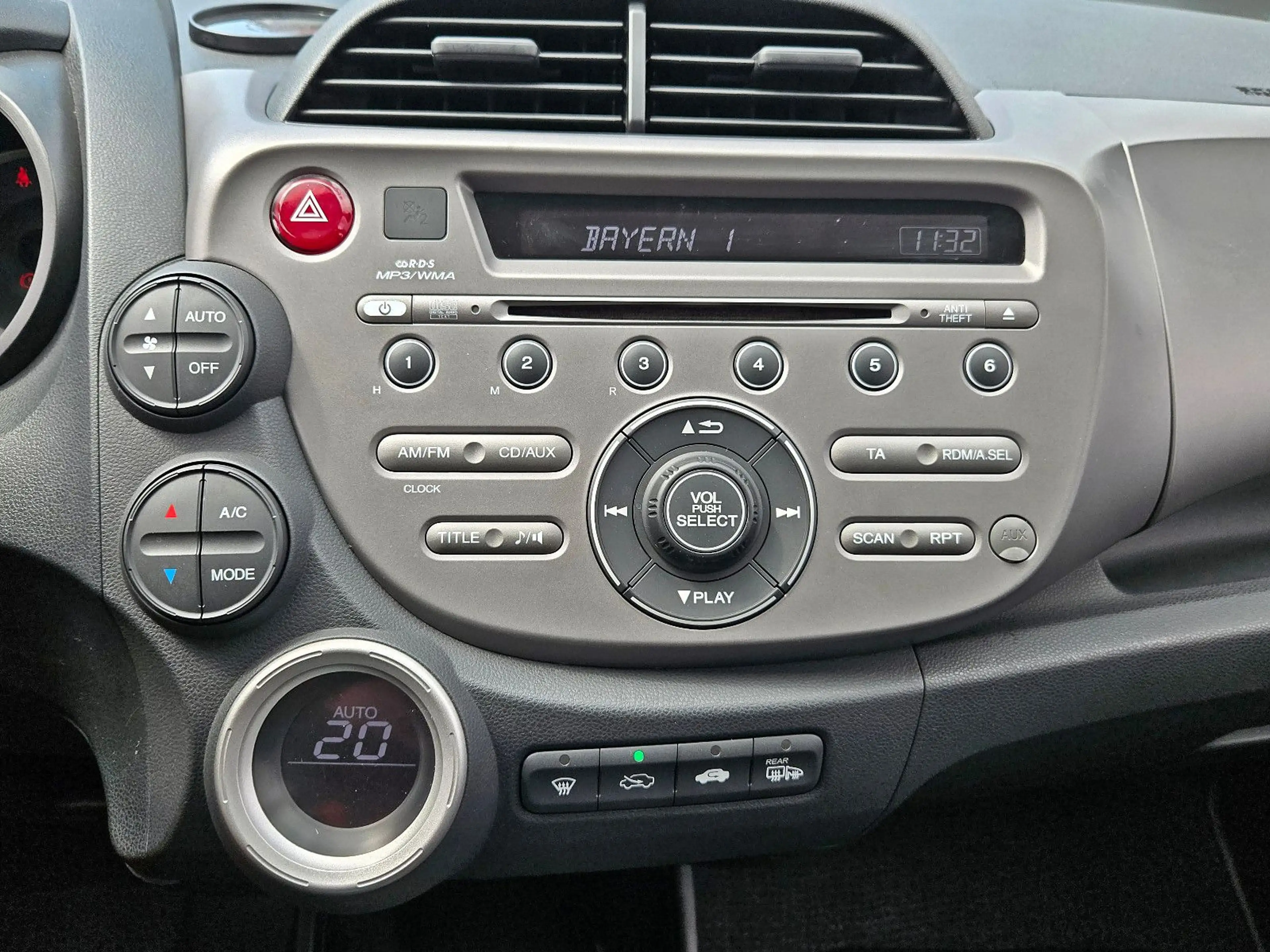 Honda Jazz 1.4 Exclusive, TÜV+SERVICE NEU, PANO, Sitzh — photo 16