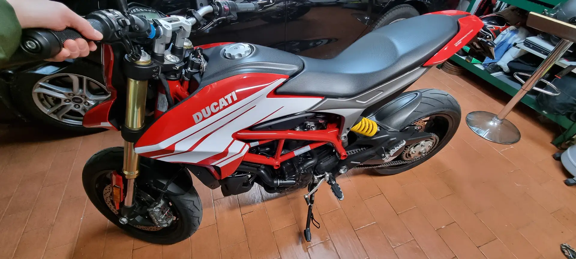 Ducati Hypermotard 939 Rojo - 2