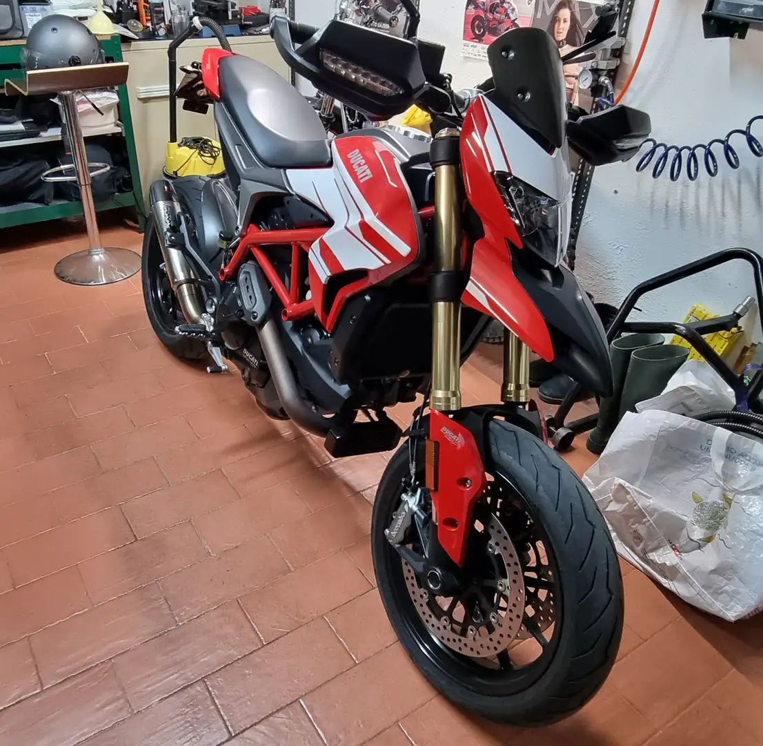 Ducati Hypermotard 939 Rood - 1