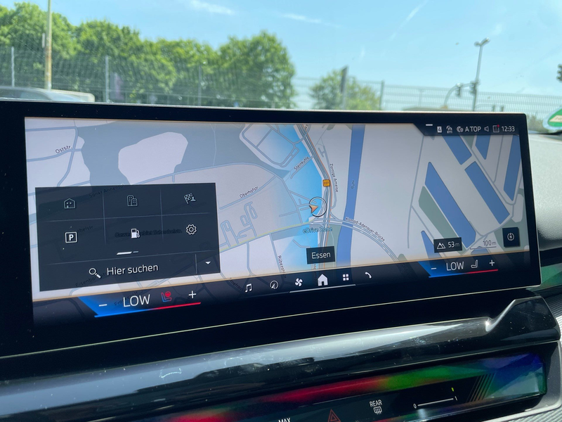 BMW 550 e xDrive M Sport || AHK Pano B&W — photo 11