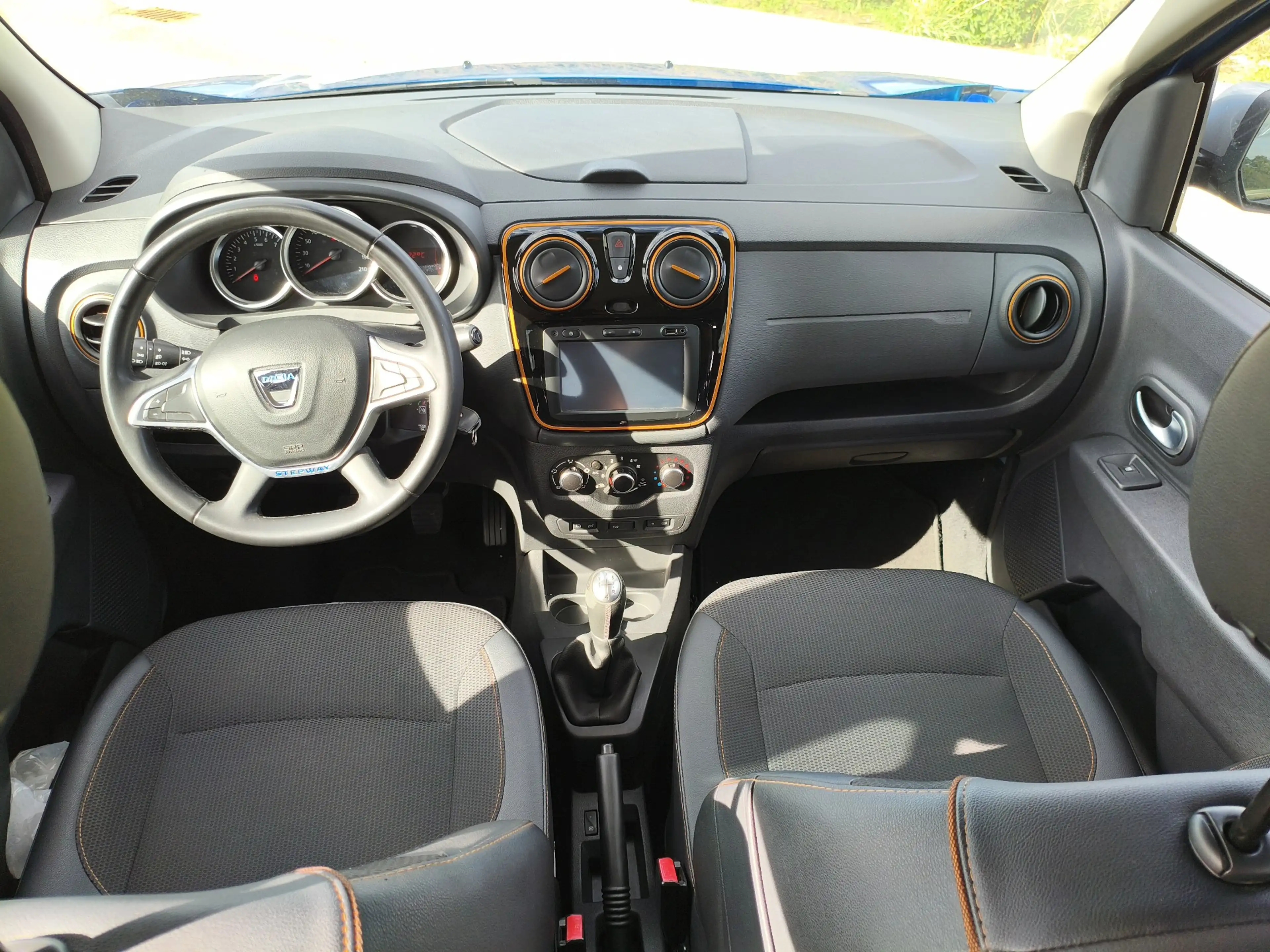 Dacia Lodgy Stepway Celebration Tüv 2028/09 Kamera — photo 11