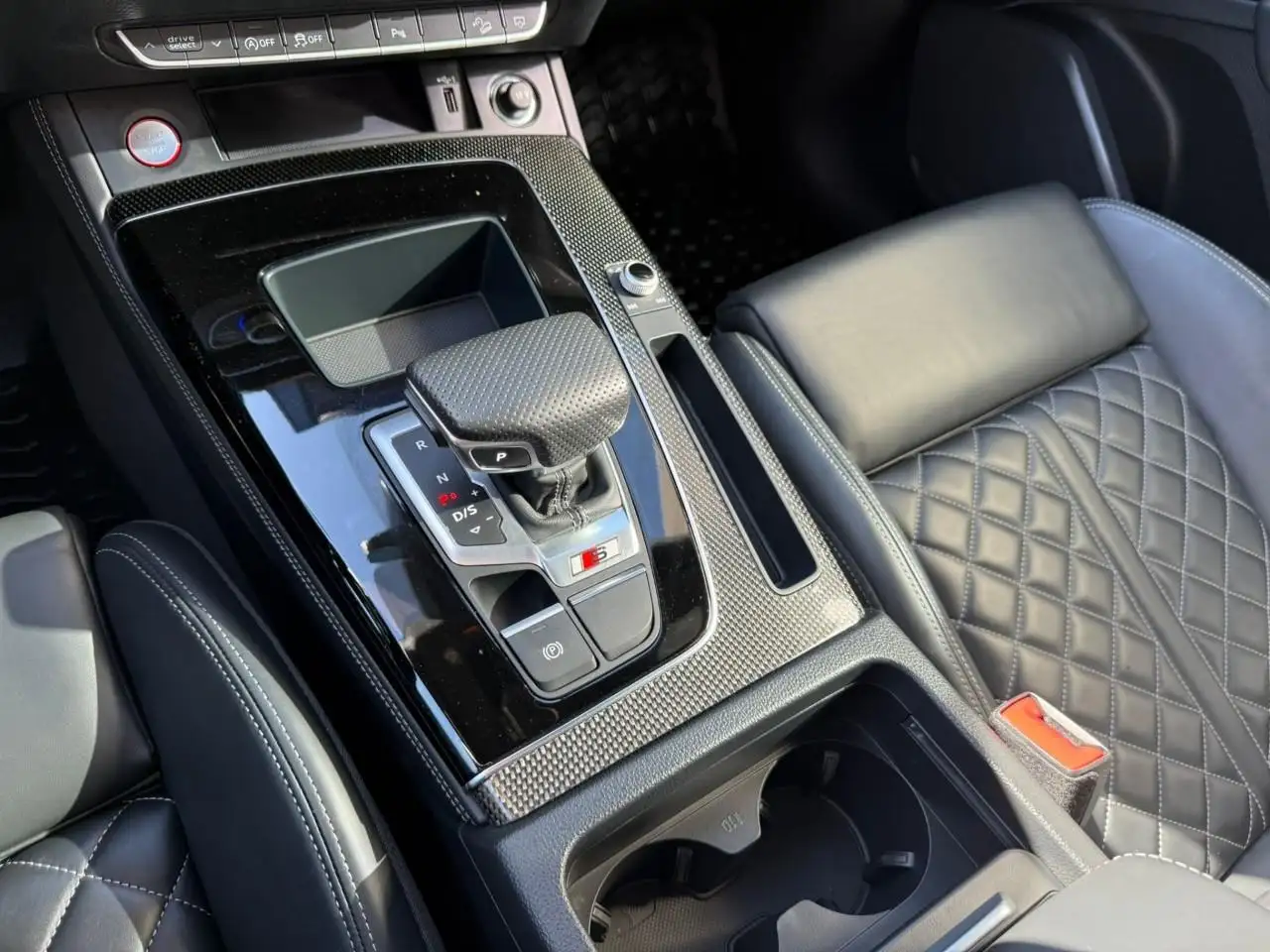Audi SQ5 снимка Audi SQ5