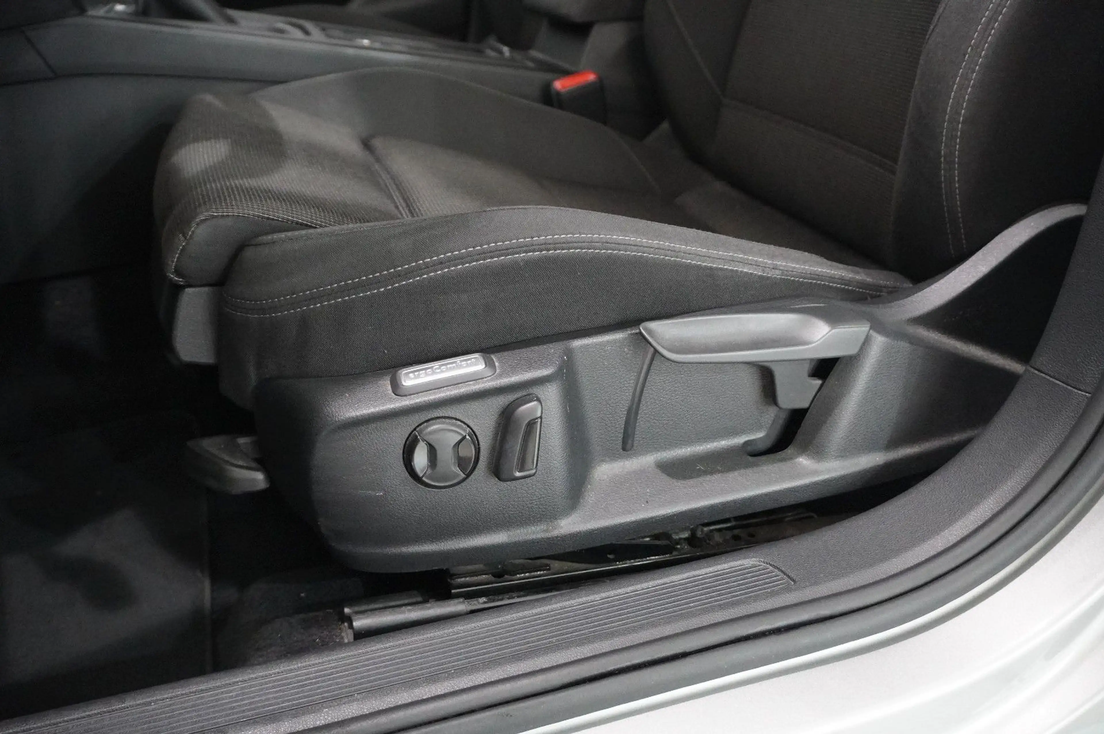 Volkswagen Passat Variant Passat VARI. 1.6D COMFORTLINE NACI/LED/SPORT/PDC — photo 14