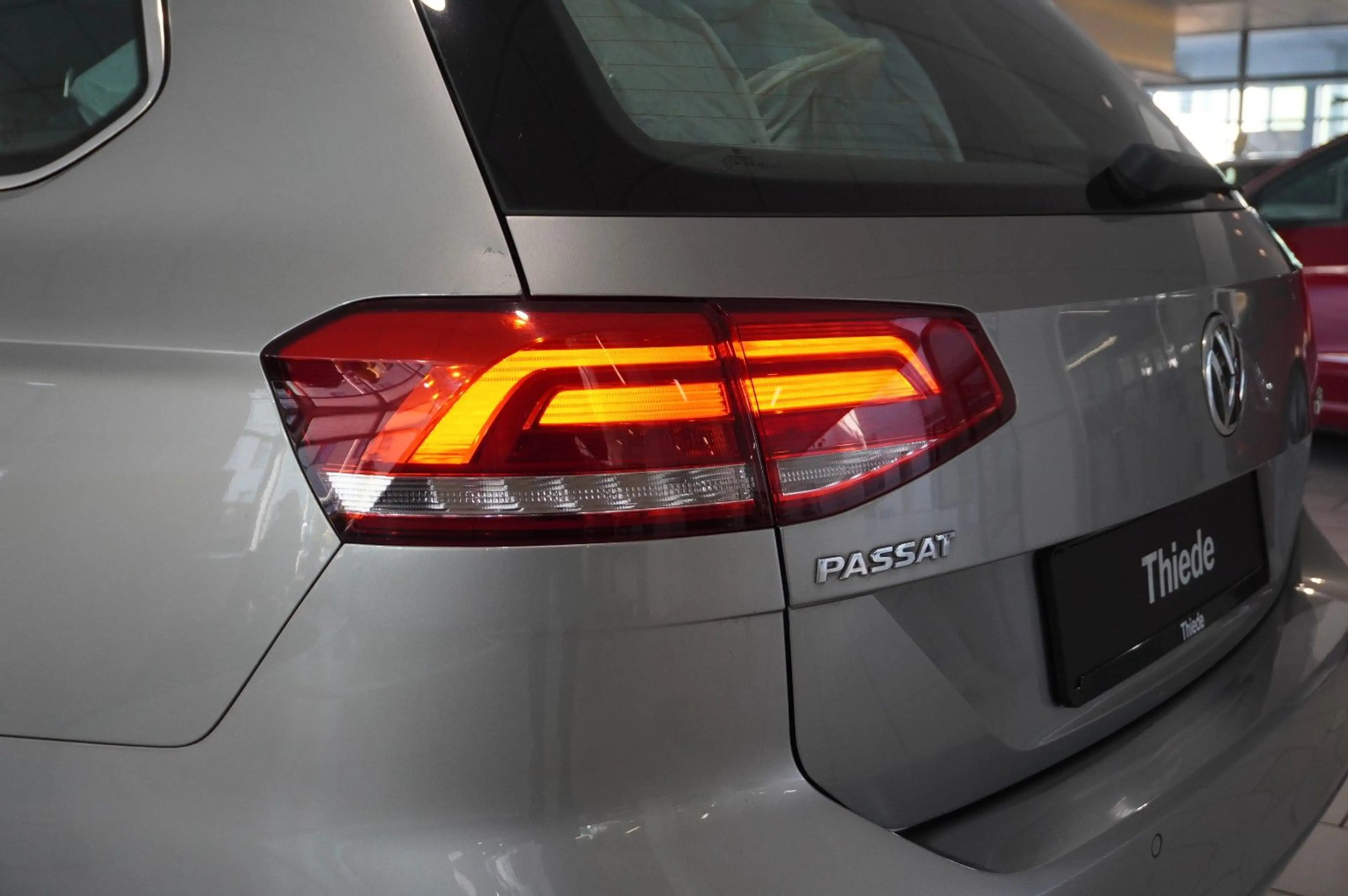 Volkswagen Passat Variant Passat VARI. 1.6D COMFORTLINE NACI/LED/SPORT/PDC — photo 11