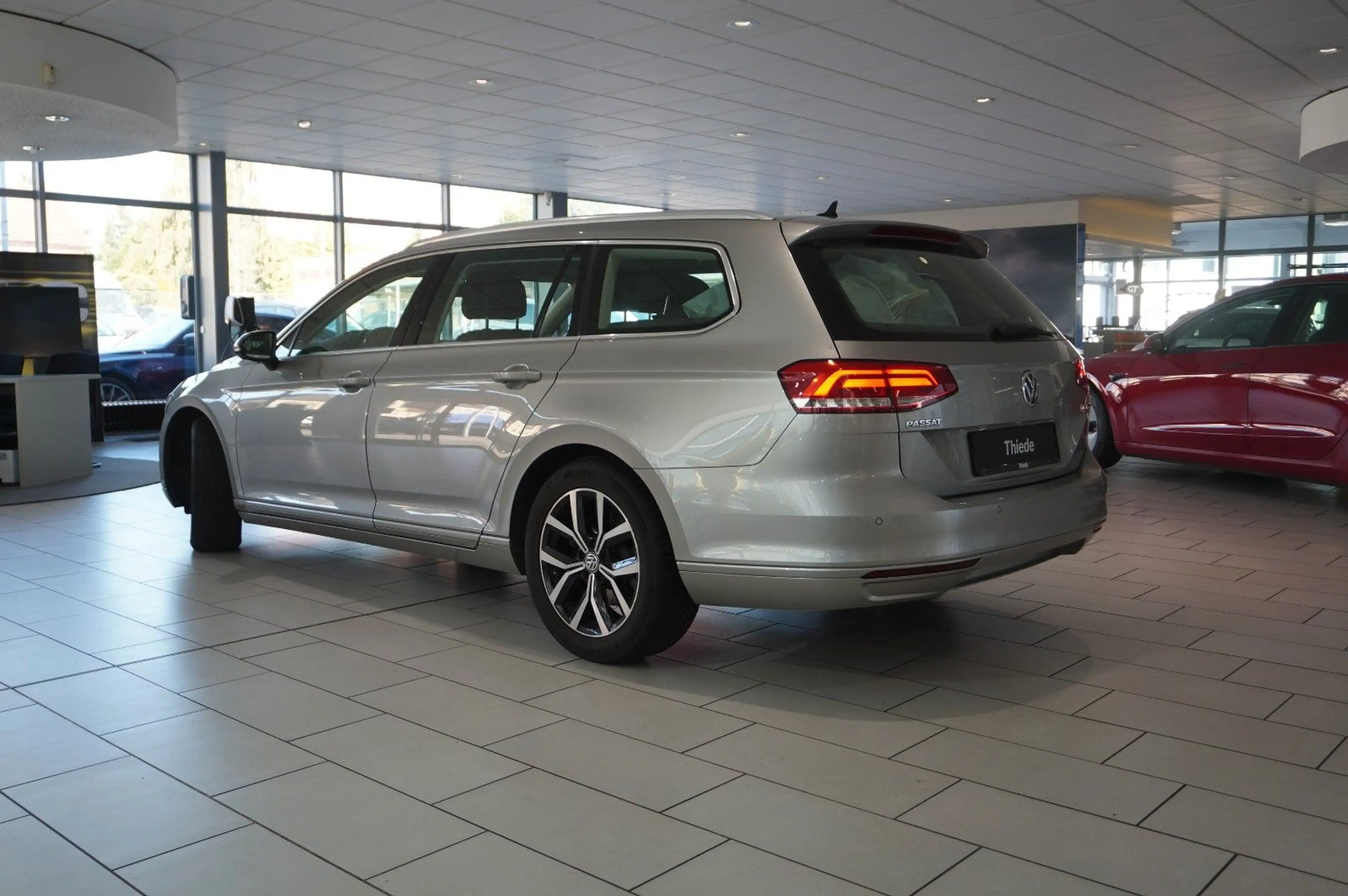 Volkswagen Passat Variant Passat VARI. 1.6D COMFORTLINE NACI/LED/SPORT/PDC — photo 12