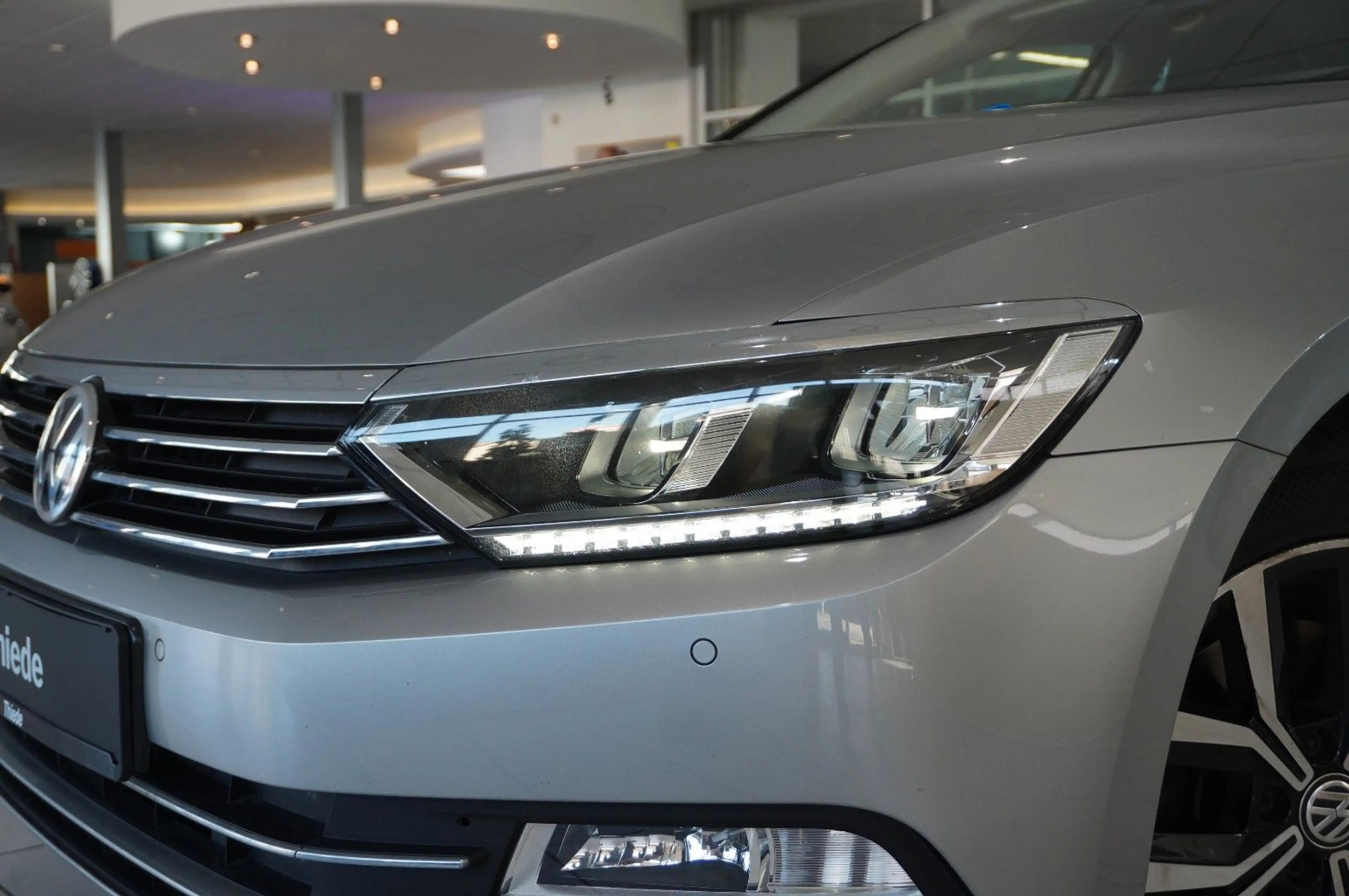 Volkswagen Passat Variant Passat VARI. 1.6D COMFORTLINE NACI/LED/SPORT/PDC — photo 5