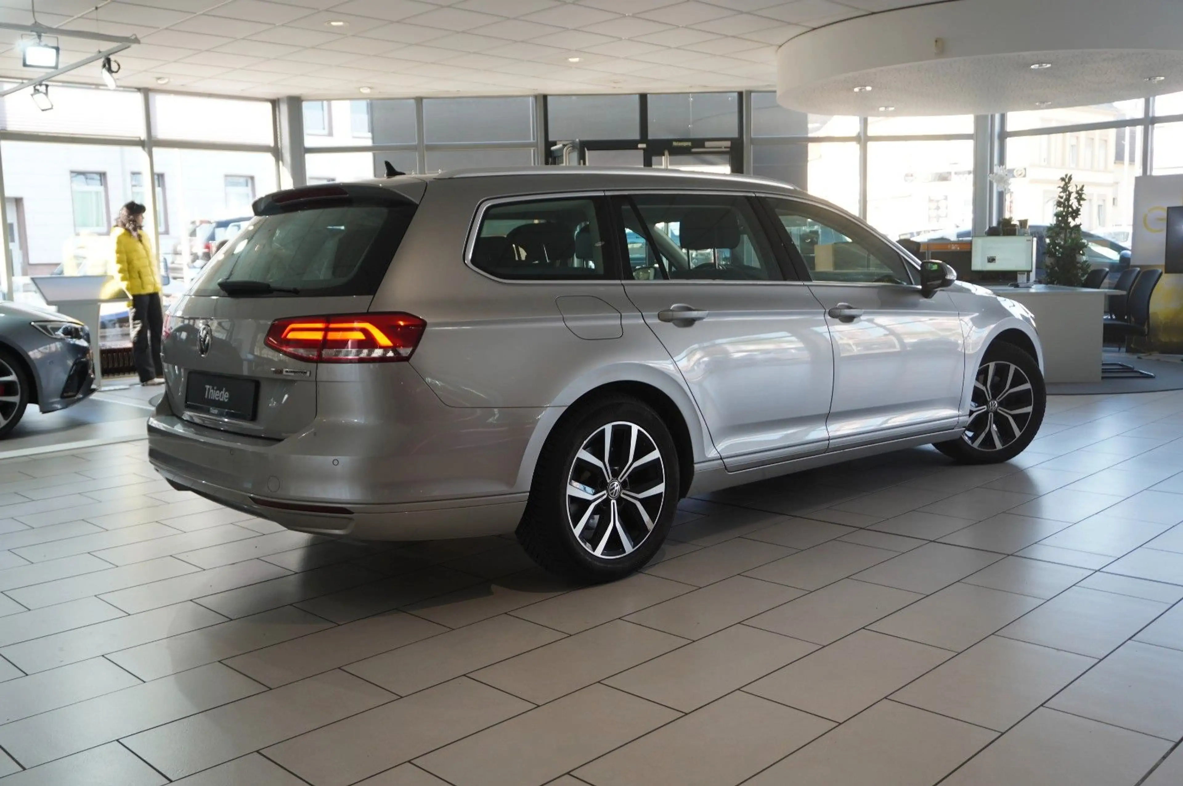 Volkswagen Passat Variant Passat VARI. 1.6D COMFORTLINE NACI/LED/SPORT/PDC — photo 9