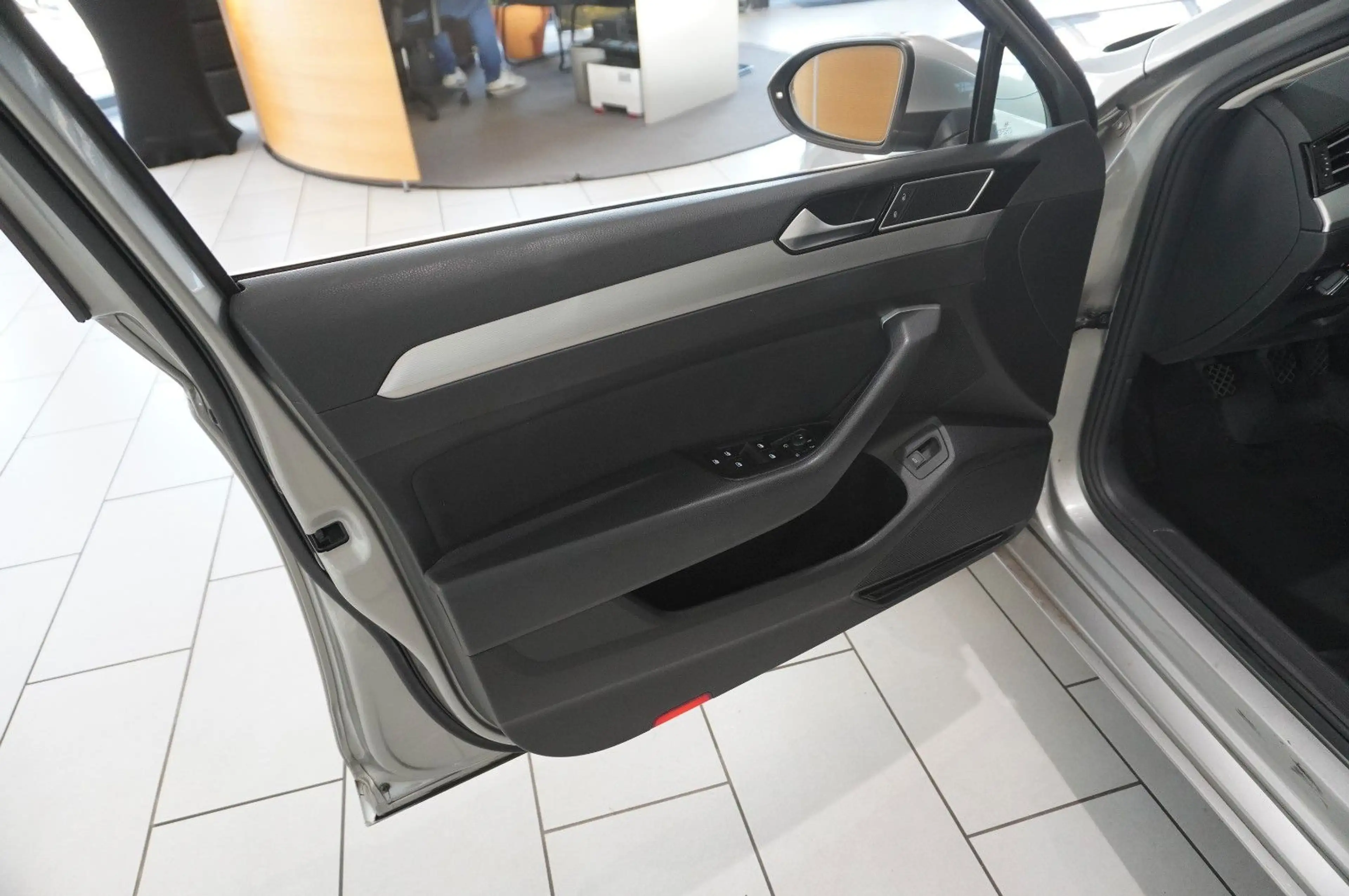 Volkswagen Passat Variant Passat VARI. 1.6D COMFORTLINE NACI/LED/SPORT/PDC — photo 15