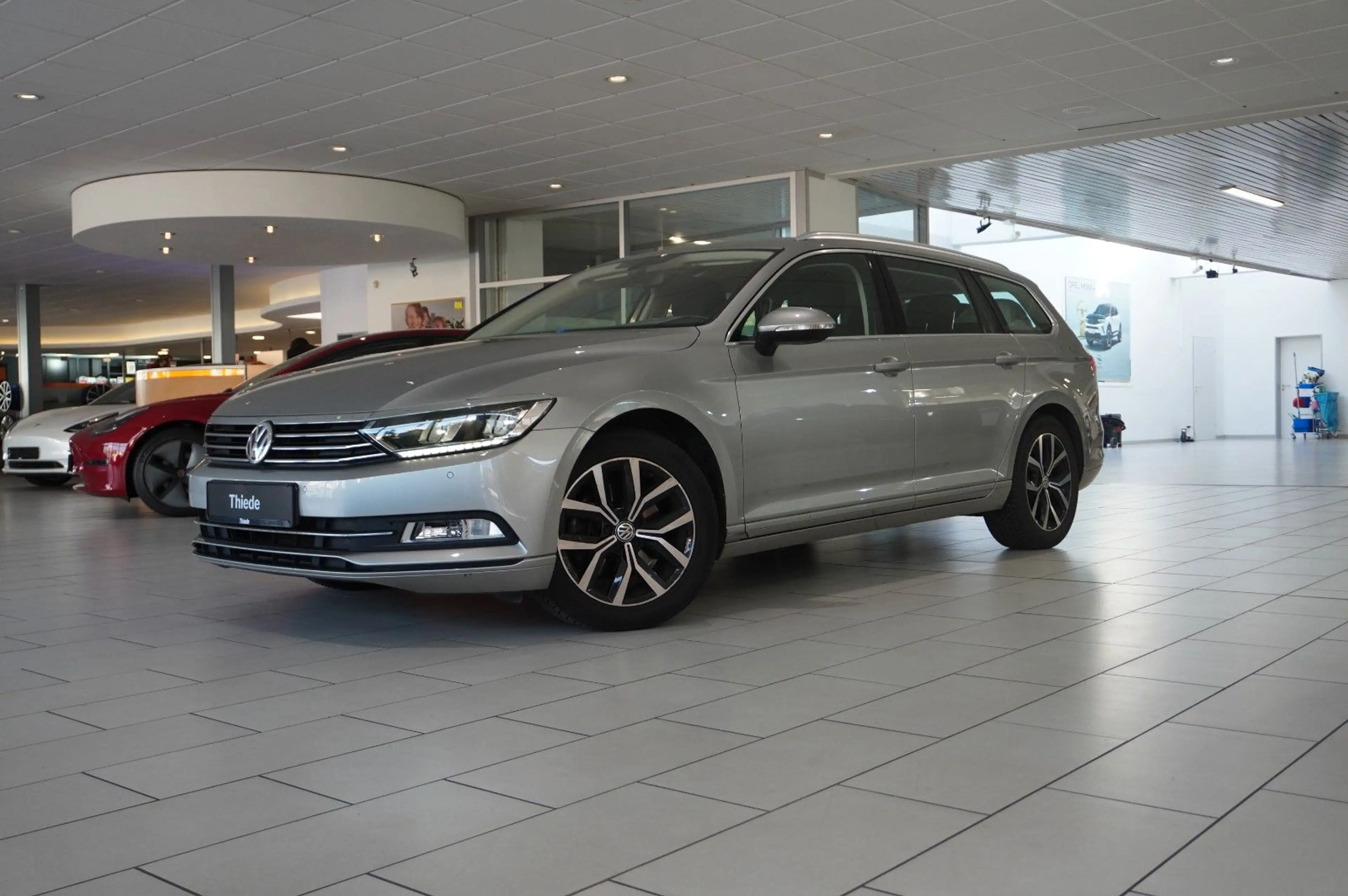 Volkswagen Passat Variant Passat VARI. 1.6D COMFORTLINE NACI/LED/SPORT/PDC — photo 3