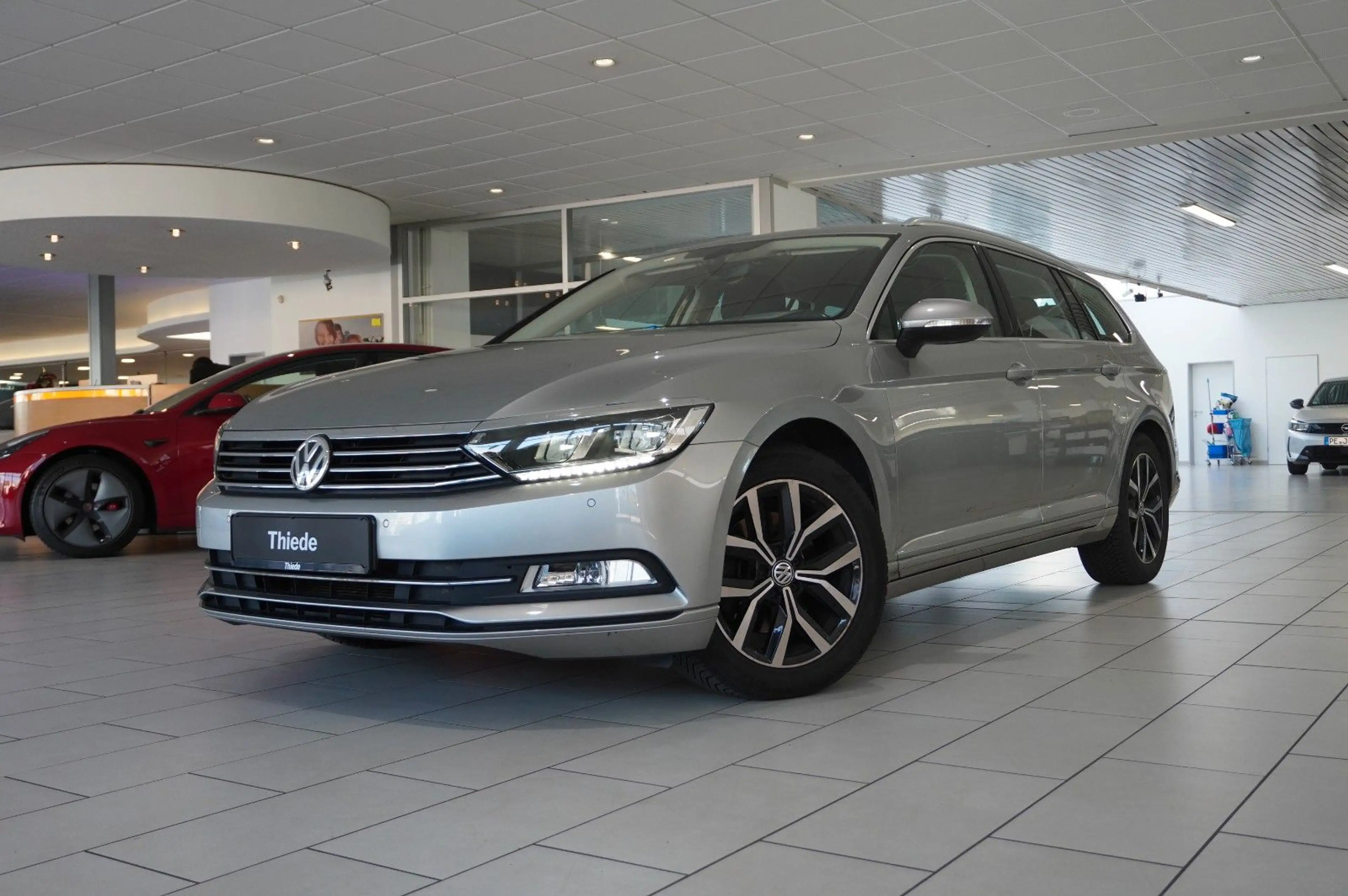 Volkswagen Passat Variant Passat VARI. 1.6D COMFORTLINE NACI/LED/SPORT/PDC — photo 4