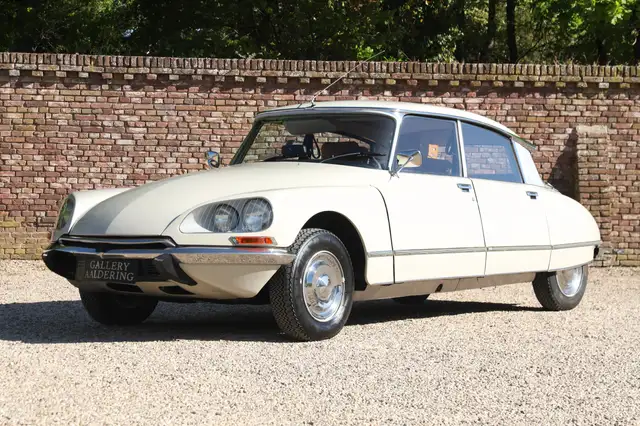 Citroen DS DS20 Pallas "Beige Albatros" You would buy the Pal