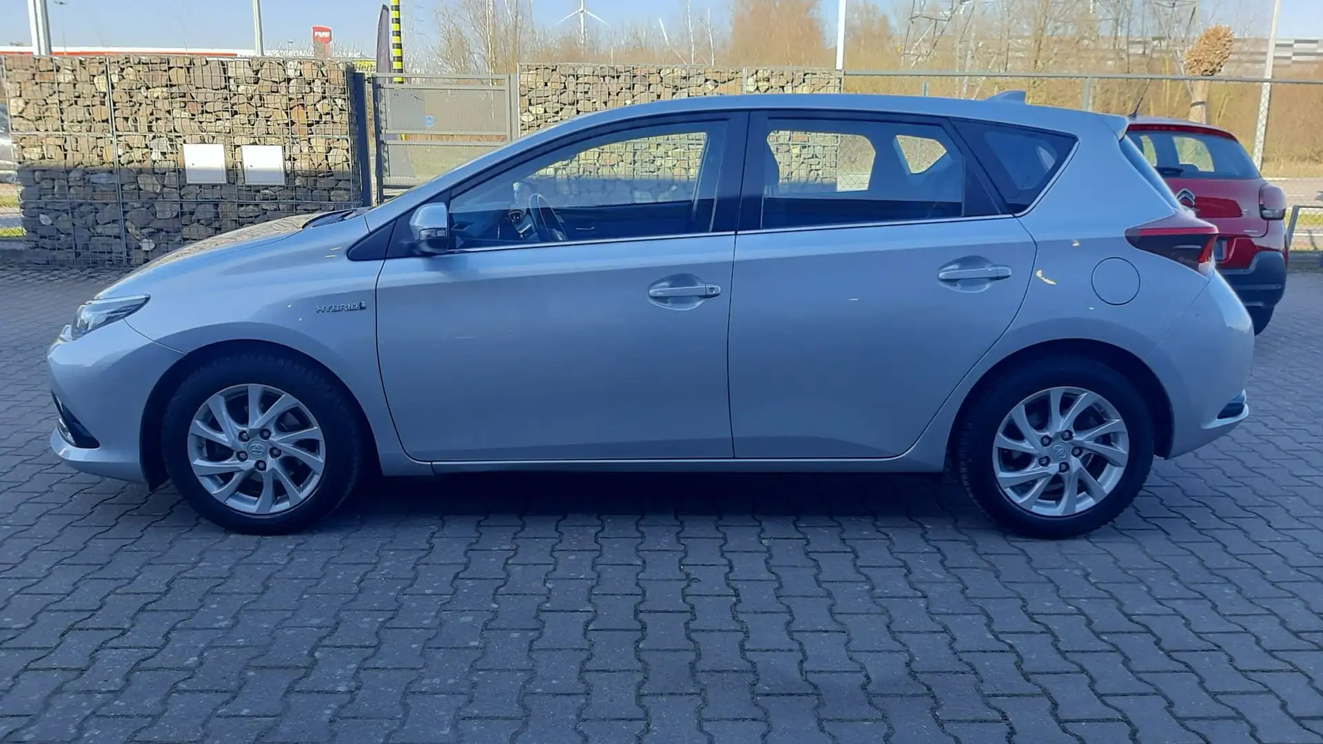 Toyota Auris 1.8 VVT-i Hybrid Automatik 40 Years Edition Zilver - 2