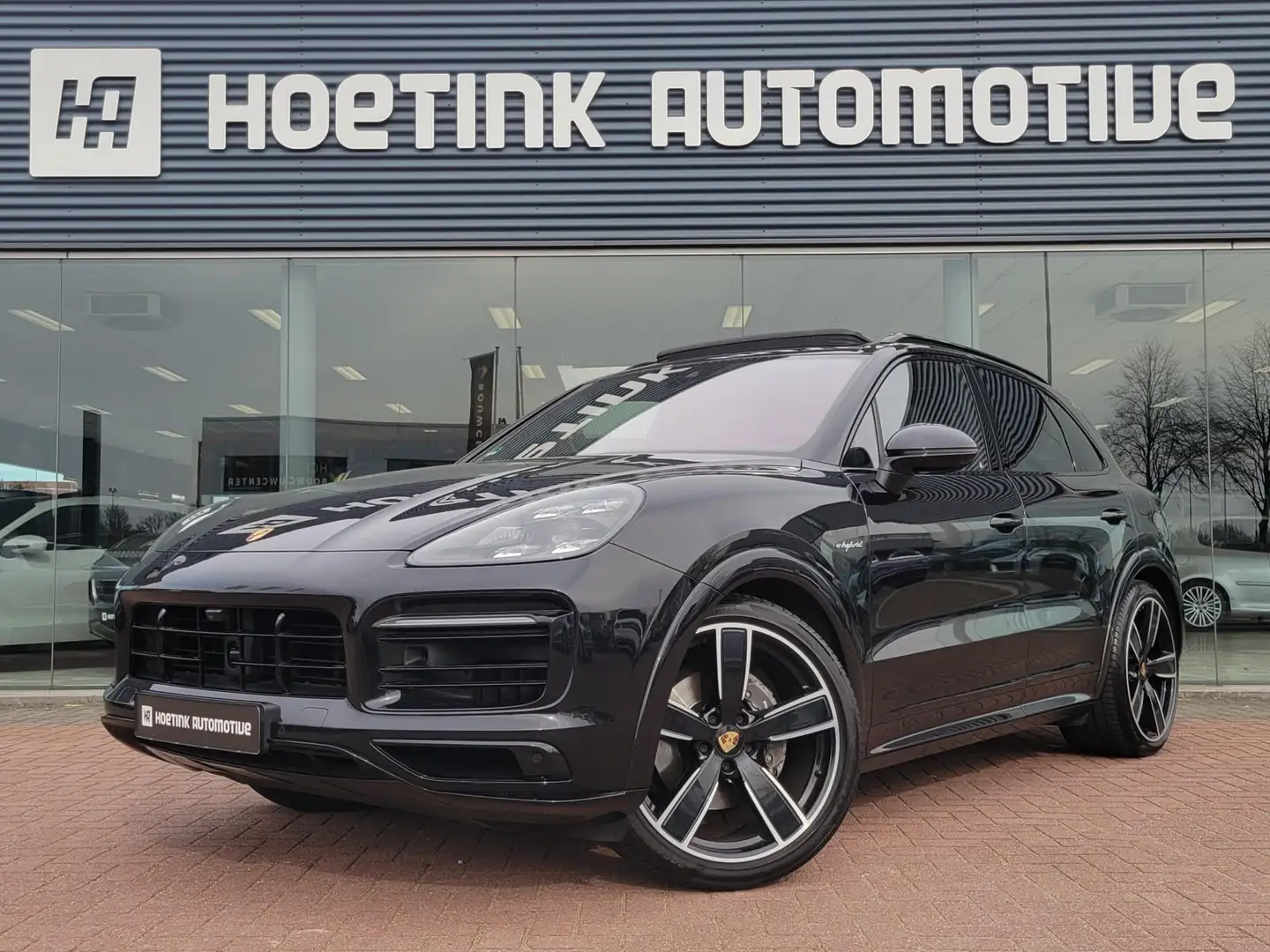 Porsche Cayenne 3.0 E-Hybrid | Soft Close | Burmester | Alcantara Zwart - 1
