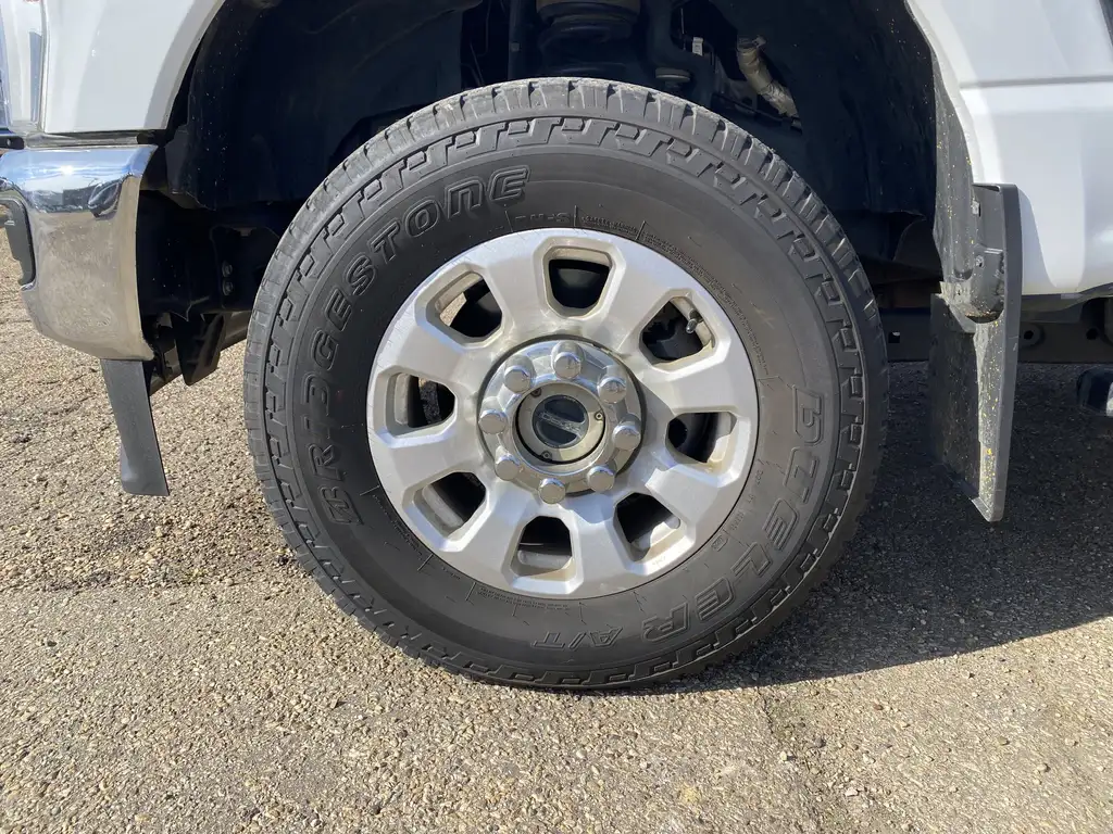 2024 Ford F-350 Super Duty XLT Crew Cab 176 | 4X4 | Tow Hooks | Trailer Sway — photo 3