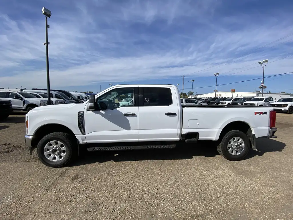 2024 Ford F-350 Super Duty XLT Crew Cab 176 | 4X4 | Tow Hooks | Trailer Sway — photo 4