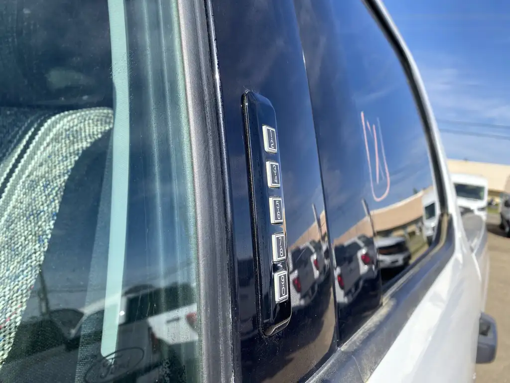 2024 Ford F-350 Super Duty XLT Crew Cab 176 | 4X4 | Tow Hooks | Trailer Sway — photo 5