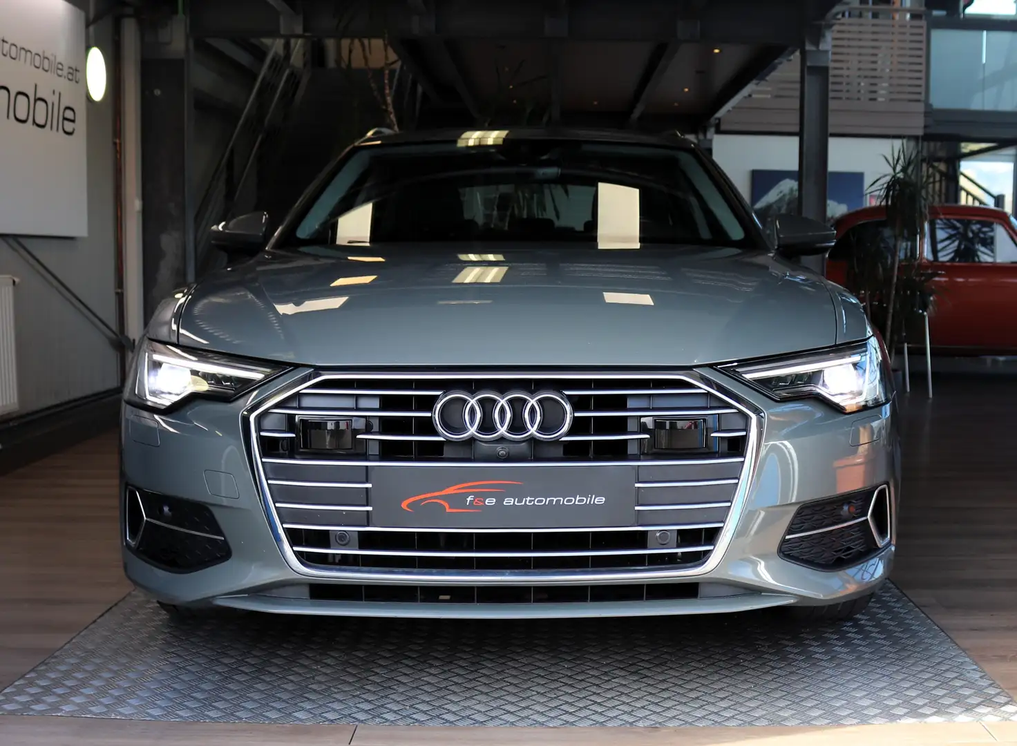 Audi A6 40 2,0 TDI sport Grau - 2