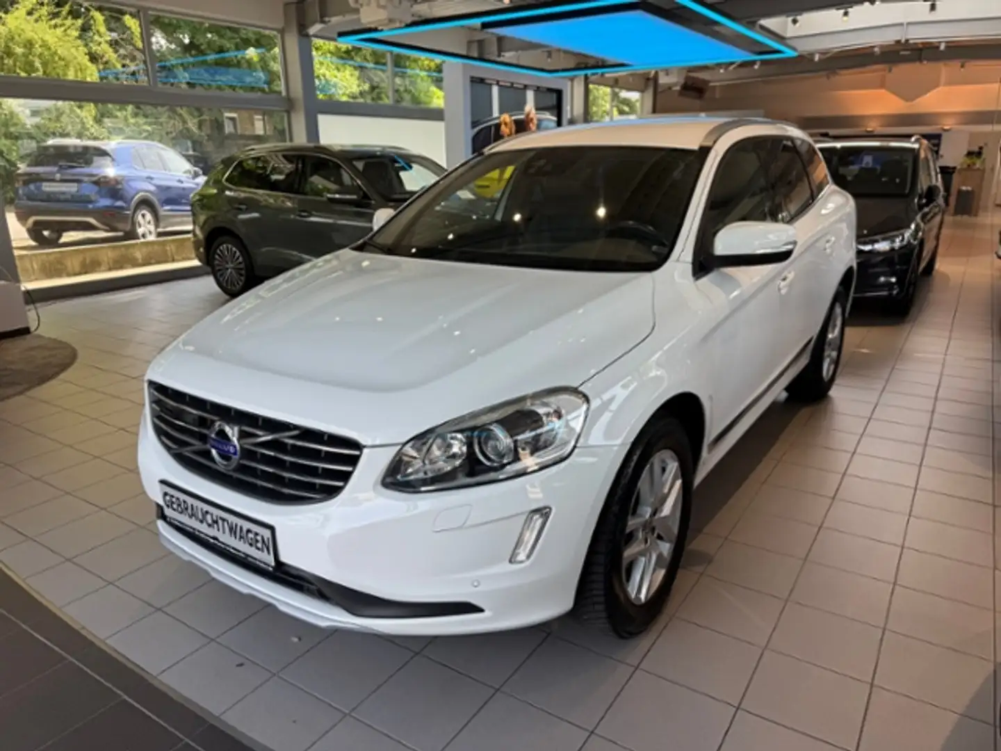 Volvo XC60 Summum D4 DPF 2WD Weiß - 2