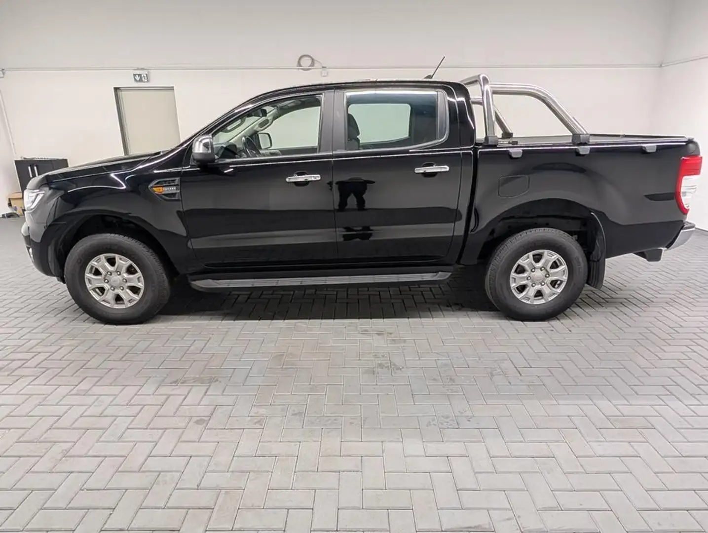 Ford Ranger 4x4 DoKa XLT Standhzg./Carplay/AHK/SHZ/PD Schwarz - 2