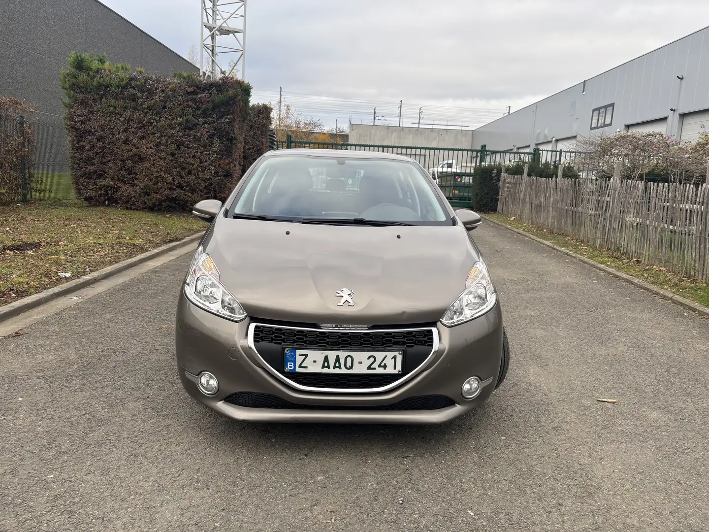 Peugeot 208 1.2i Allure Automatique Beige - 1